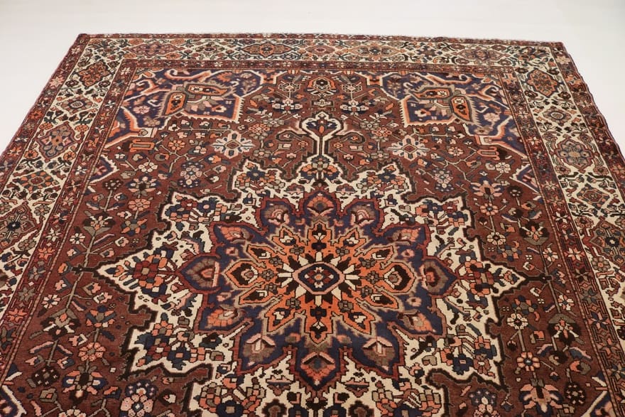 Bakhtiari Perserteppich aus Iran, 362 × 311 cm
