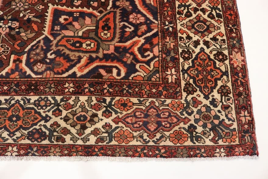Bakhtiari Perserteppich aus Iran, 362 × 311 cm