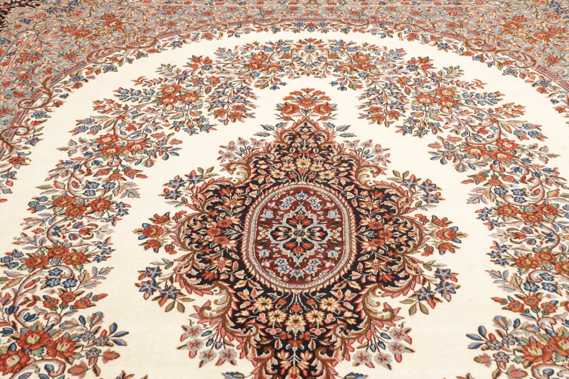 Kerman Perserteppich 294 × 403 cm aus Wolle, handgeknüpft
