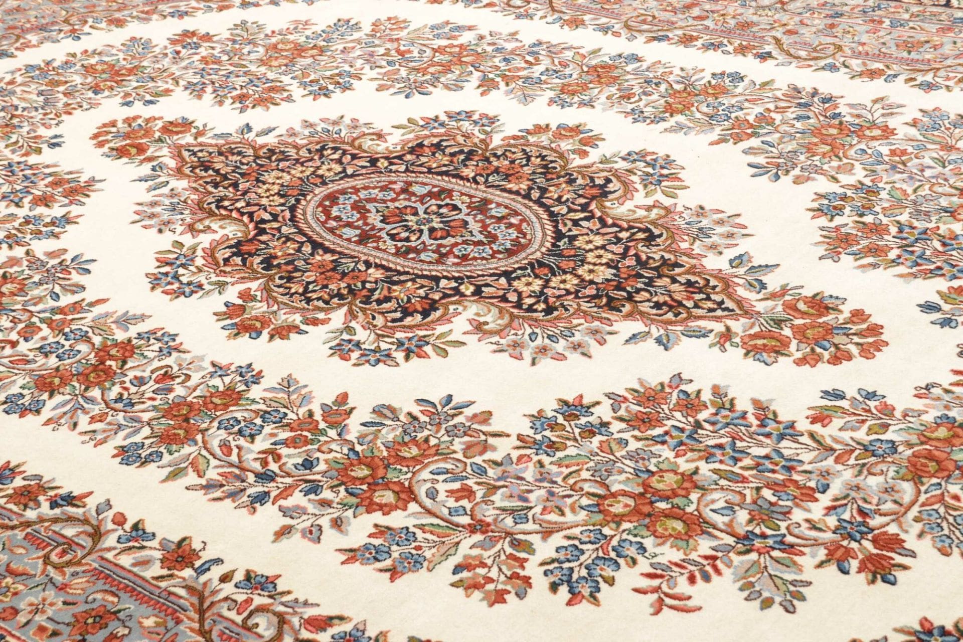 Kerman Perserteppich 294 × 403 cm aus Wolle, handgeknüpft