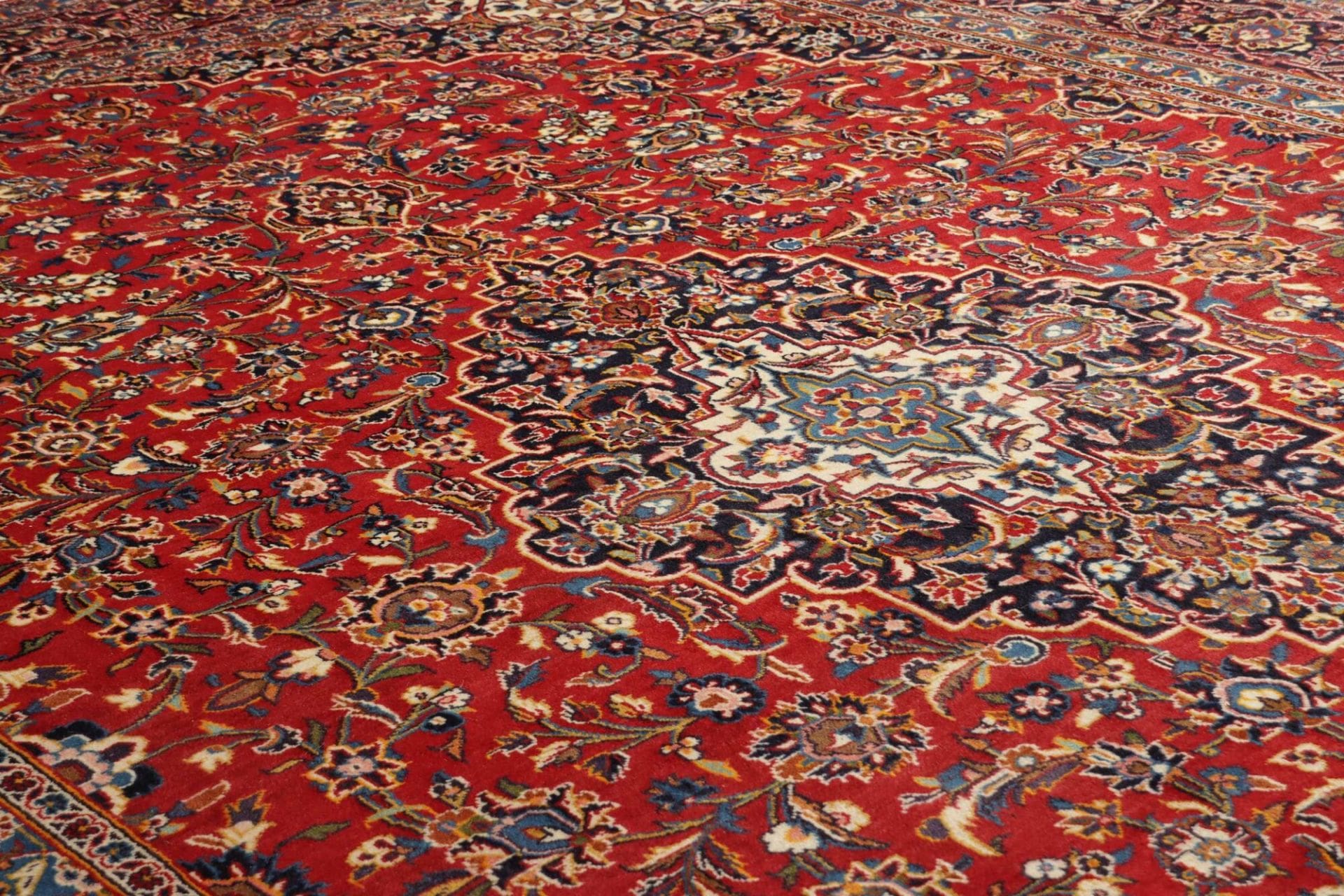 Handgeknüpfter Kashan Perserteppich 296 × 407 cm
