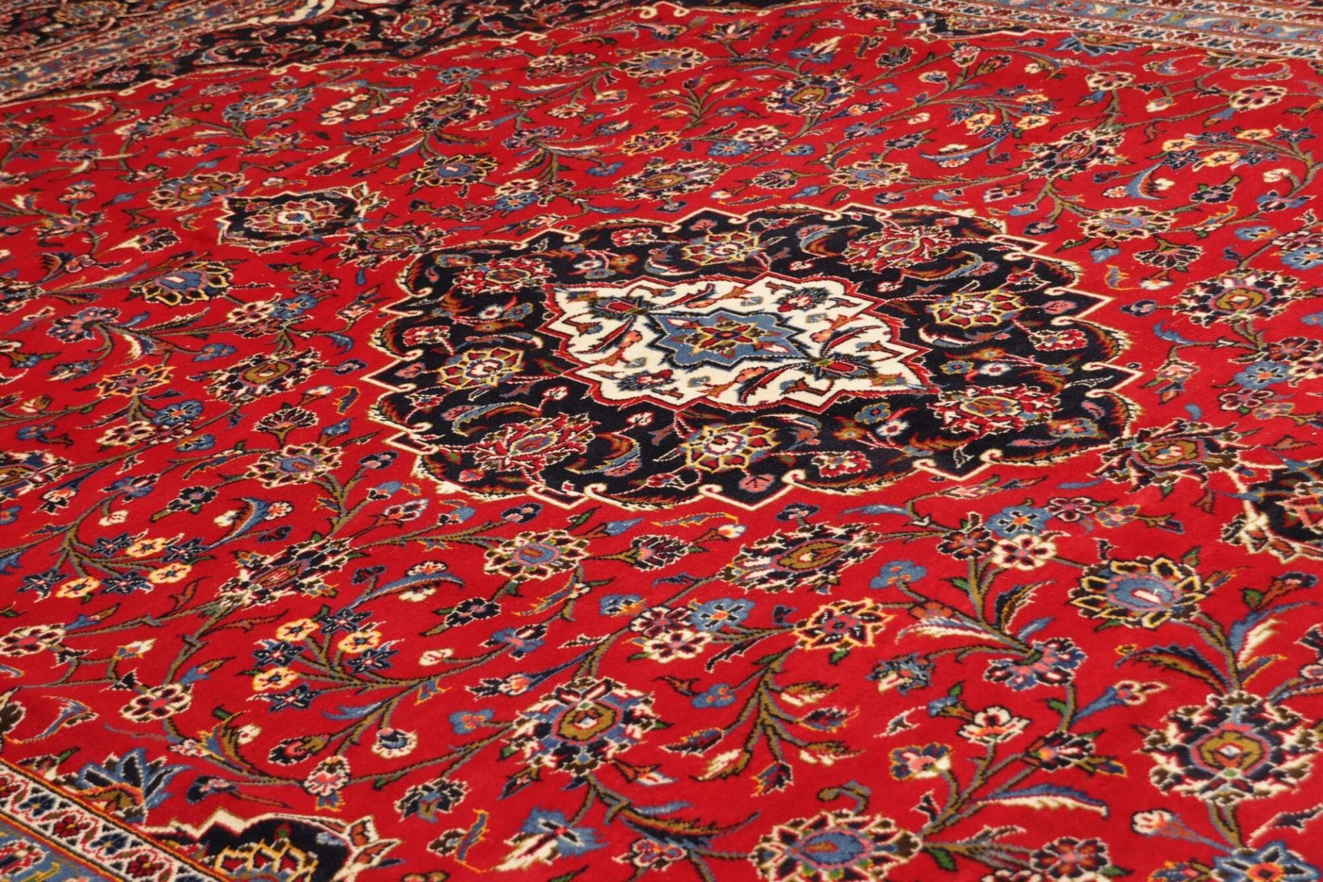 kashan-teppich-300-x-408cm-handgeknupft-perserteppich-wolle-7 Kashan Perserteppich 300 × 408 cm aus Wolle, handgeknüpft