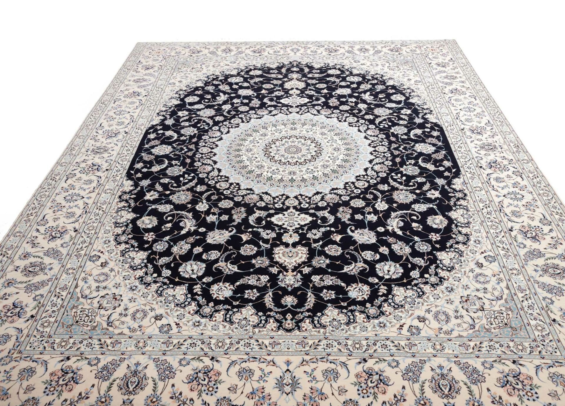 Nain Perserteppich aus Iran, 305 × 411 cm