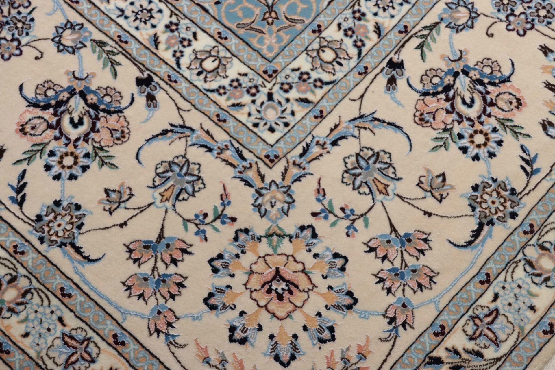 Nain Perserteppich aus Iran, 305 × 411 cm