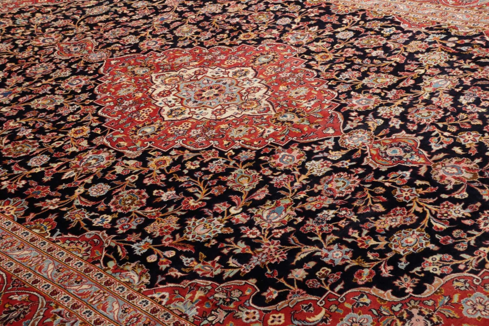 kashan-teppich-298-x-422cm-florale-muster-handgeknupft-perserteppich-7 Kashan Perserteppich aus Iran, 298 × 422 cm