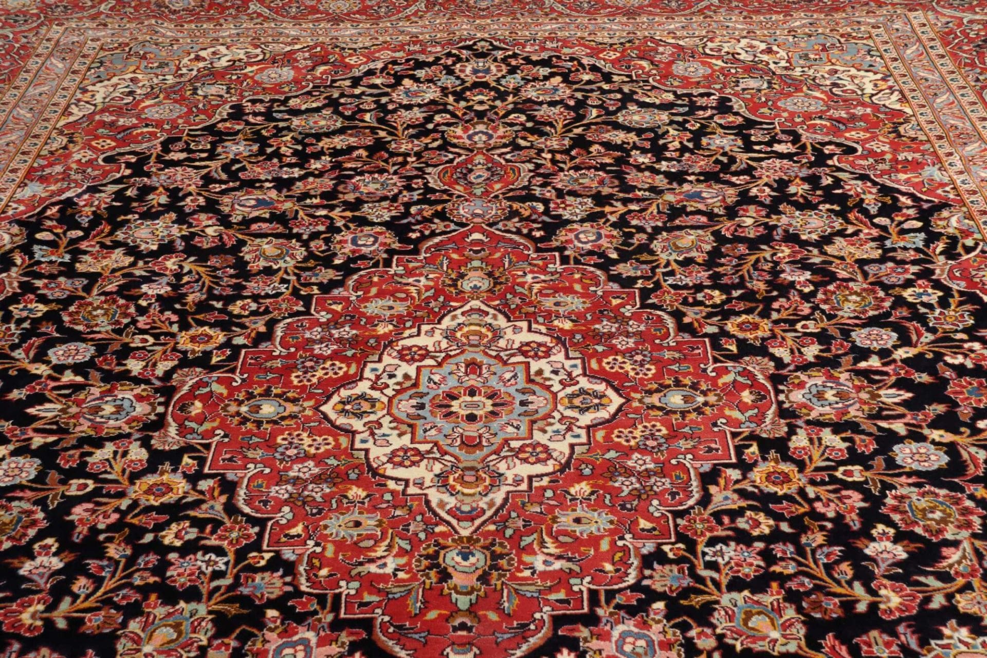 kashan-teppich-298-x-422cm-florale-muster-handgeknupft-perserteppich-8 Kashan Perserteppich aus Iran, 298 × 422 cm
