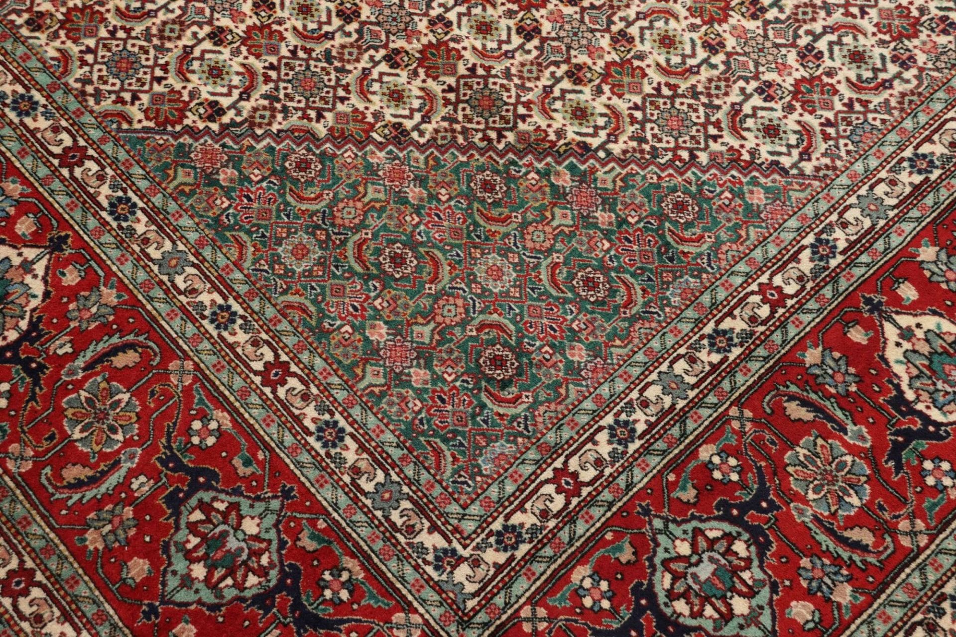 Täbriz Perserteppich aus Iran, 311 × 397 cm