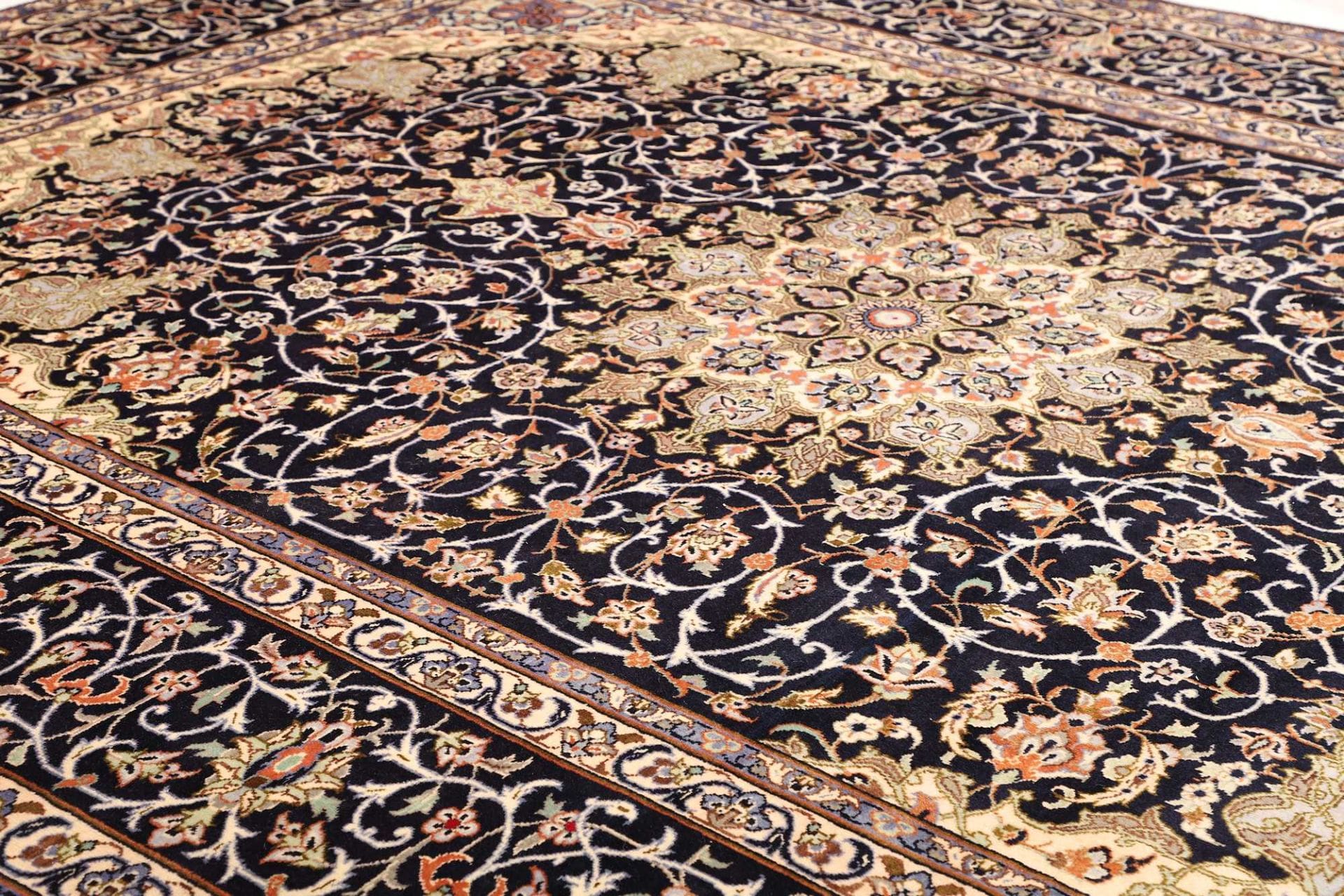 Handgeknüpfter Perserteppich 303 × 400 cm