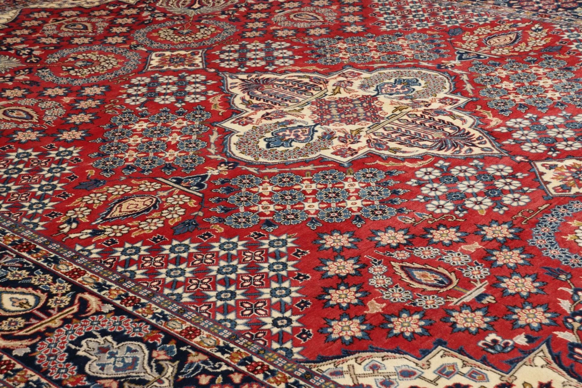 Handgeknüpfter Perserteppich 291 × 410 cm