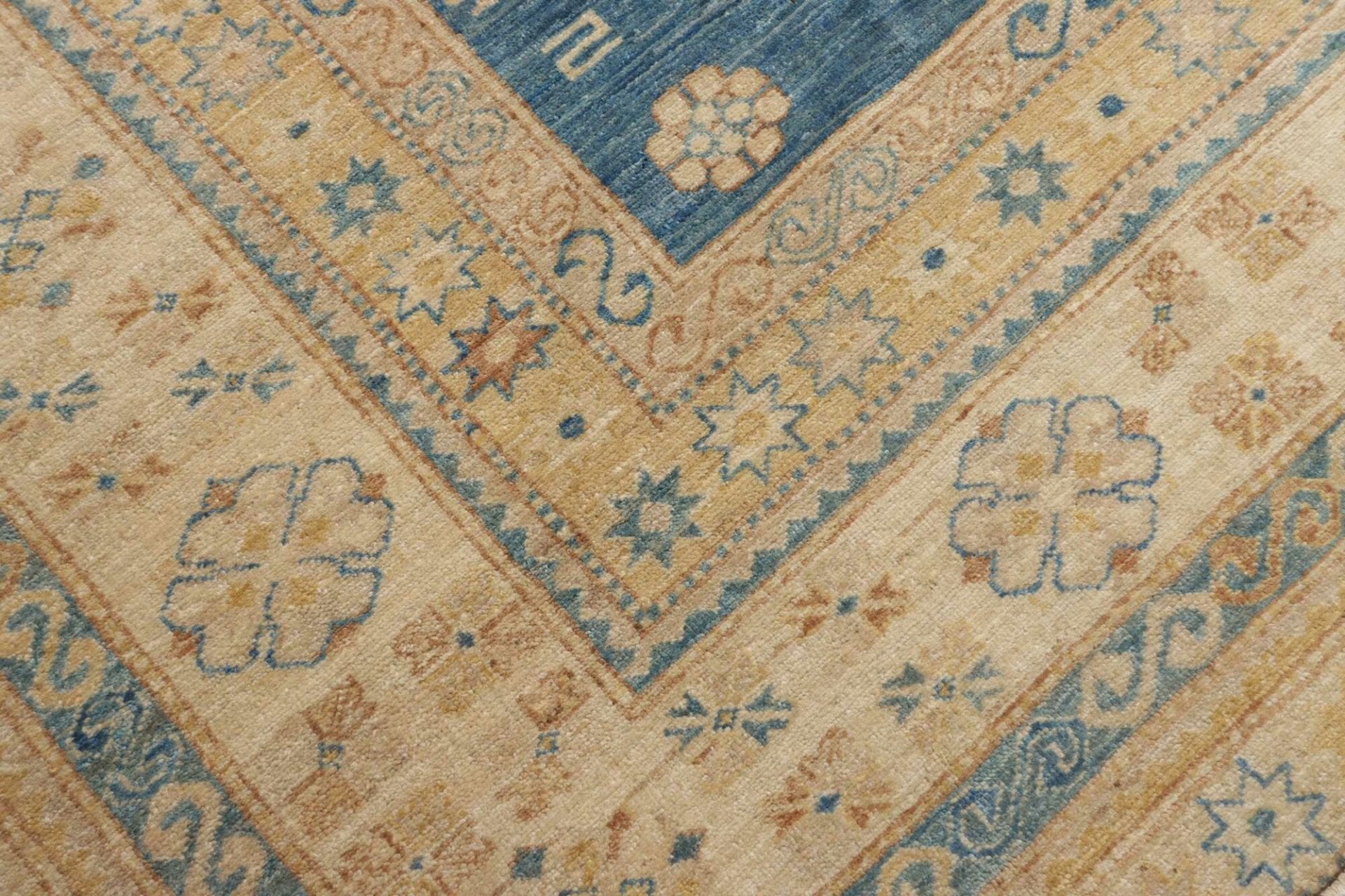 kazak-teppich-311-x-424cm-geometrische-muster-handgeknupft-5 Kazak Orientteppich aus Pakistan, 311 × 424 cm