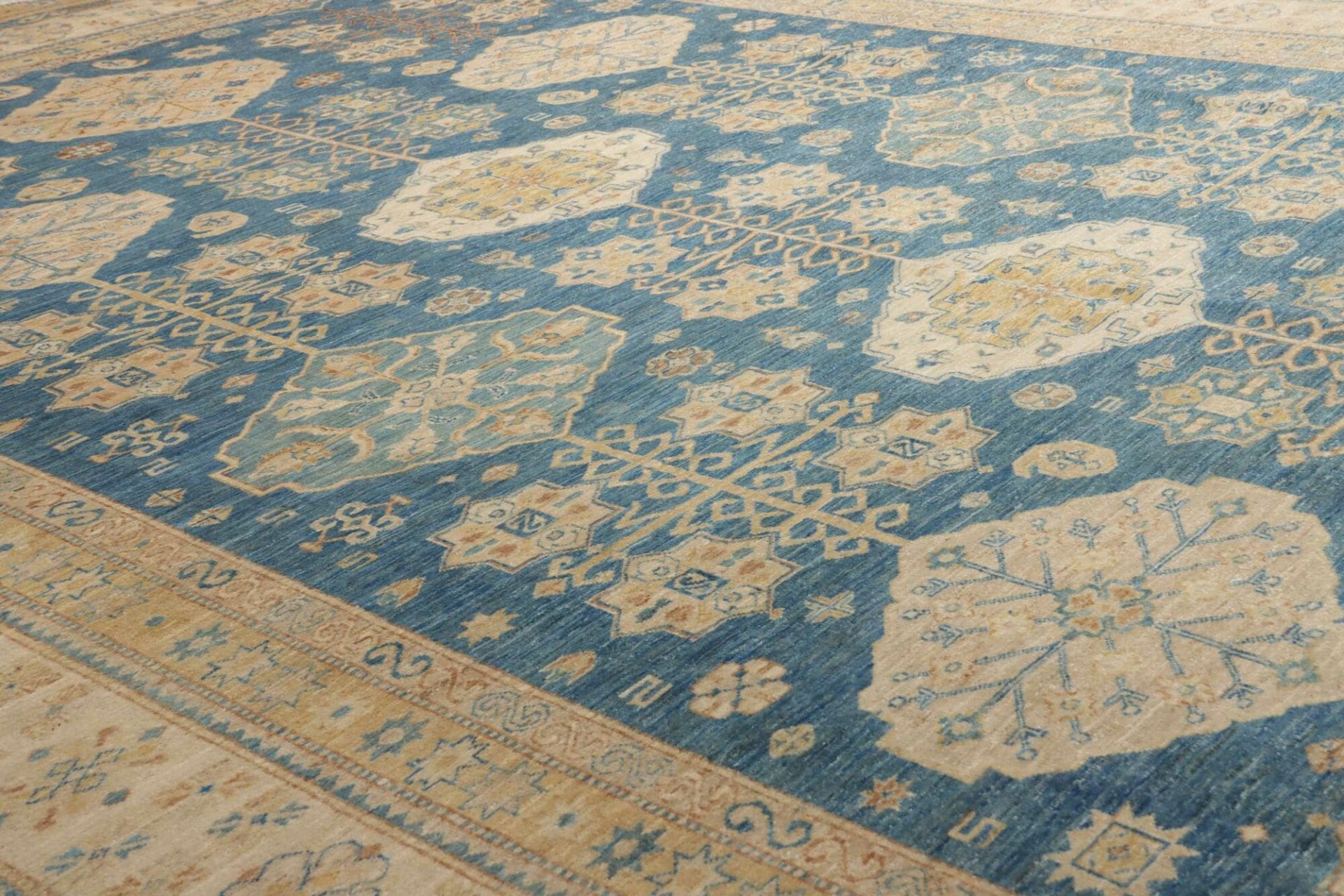 kazak-teppich-311-x-424cm-geometrische-muster-handgeknupft-7 Kazak Orientteppich aus Pakistan, 311 × 424 cm