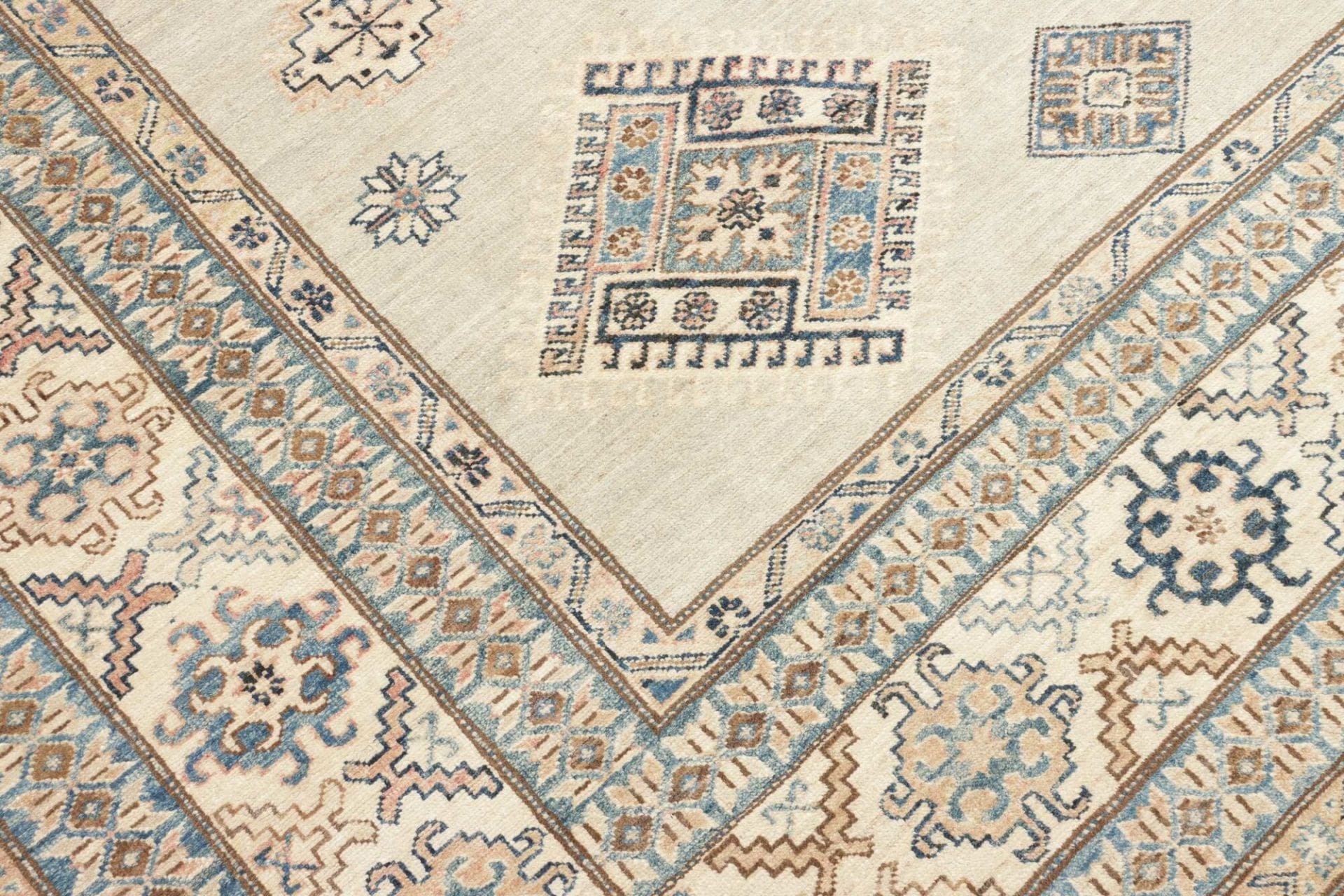 kazak-orientteppich-267-x-375-cm-handgeknupft-geometrisches-muster-5 Kazak Orientteppich 267 × 375 cm aus Wolle, handgeknüpft