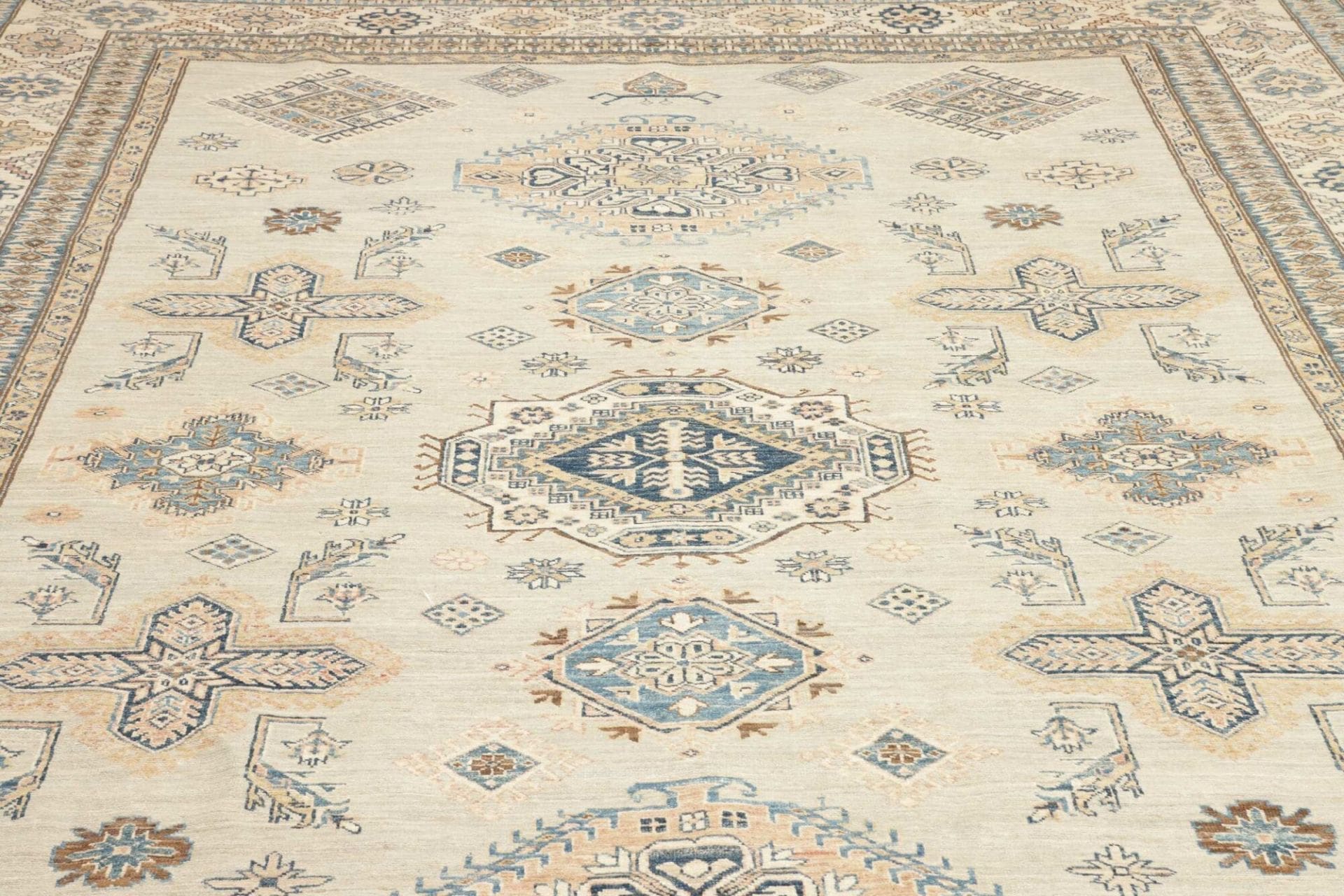 kazak-orientteppich-267-x-375-cm-handgeknupft-geometrisches-muster-7 Kazak Orientteppich 267 × 375 cm aus Wolle, handgeknüpft