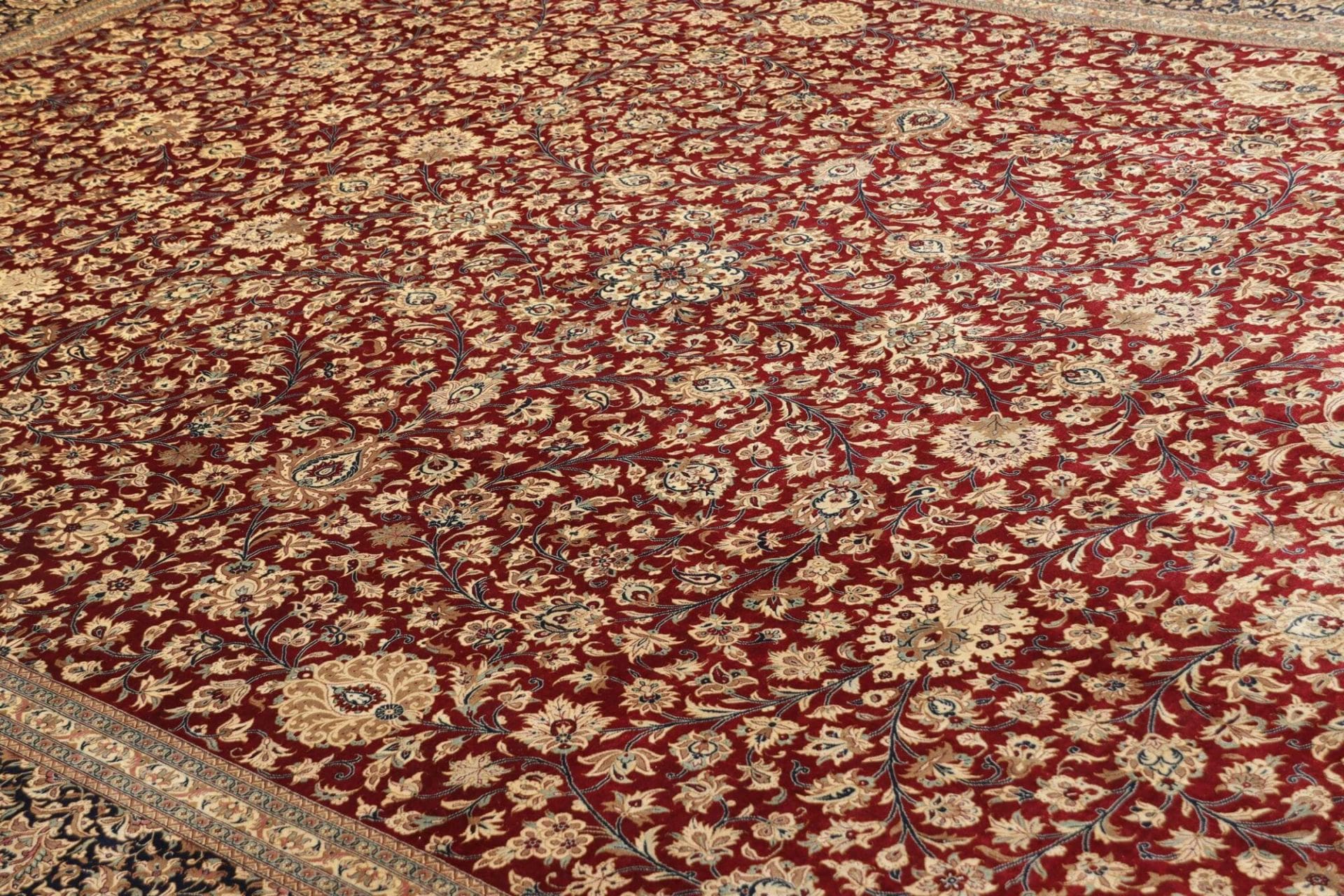 Ghom Perserteppich 249 × 352 cm aus Seide, handgeknüpft