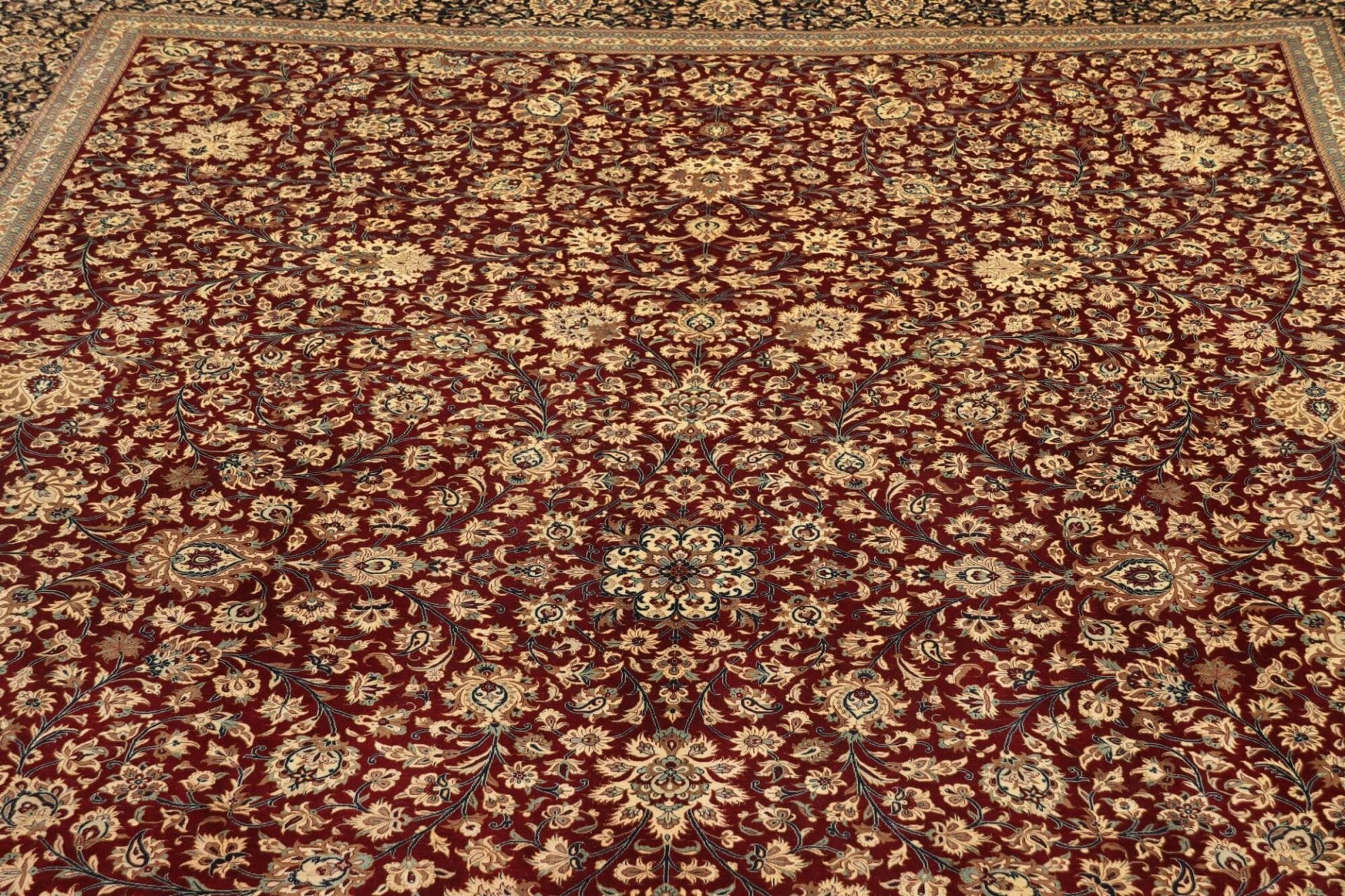 Ghom Perserteppich 249 × 352 cm aus Seide, handgeknüpft