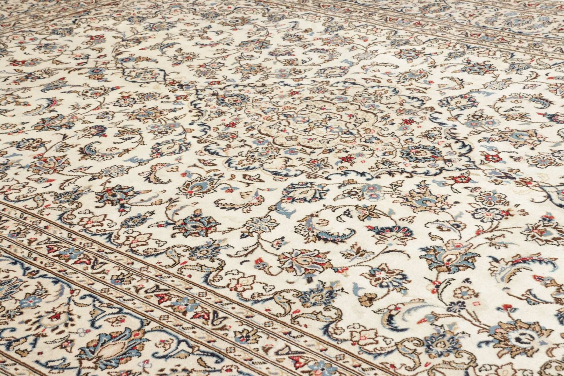 Kashan Perserteppich 251 × 346 cm aus Wolle, handgeknüpft