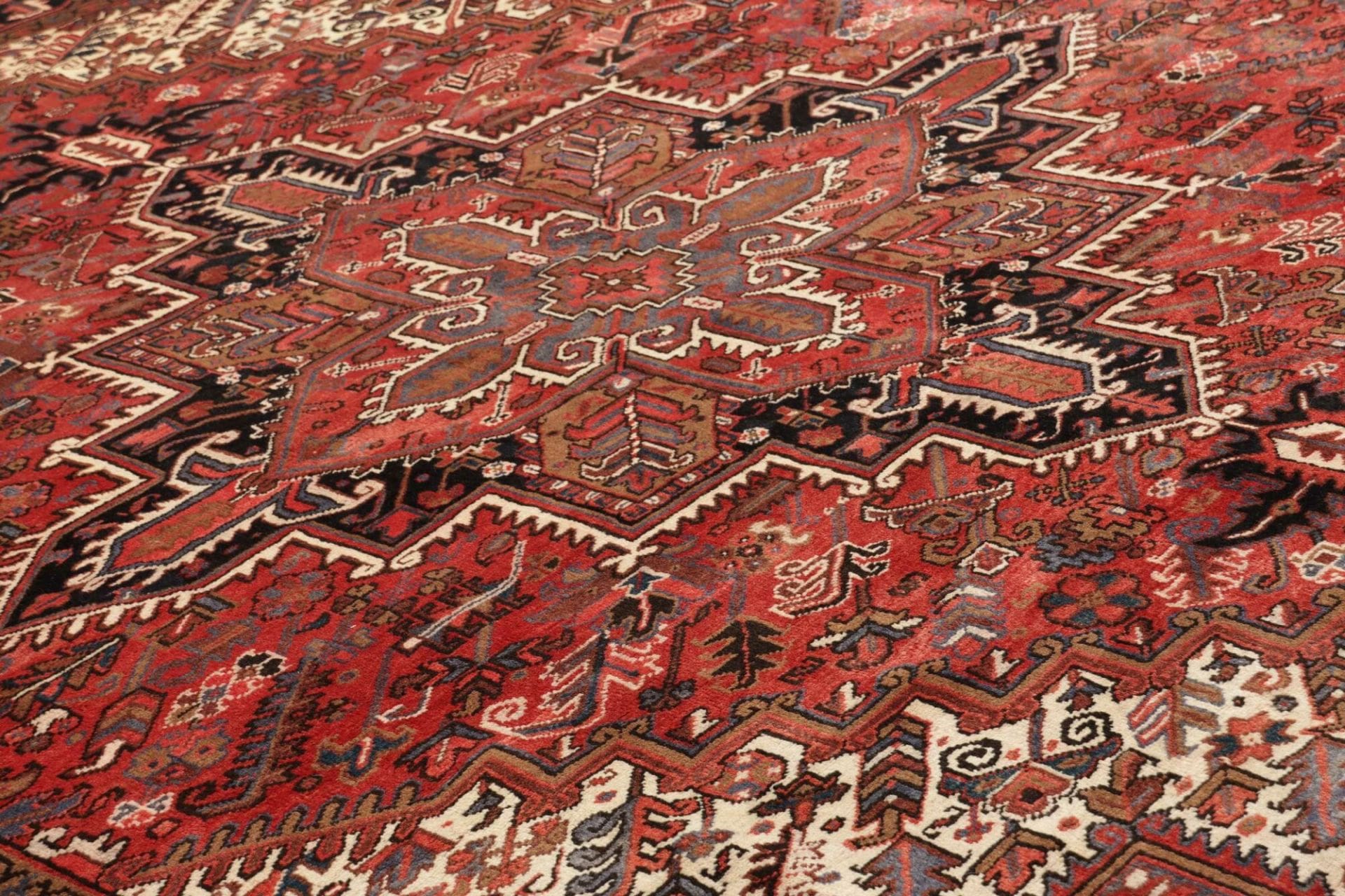 Heriz Perserteppich 265 × 327 cm aus Wolle, handgeknüpft