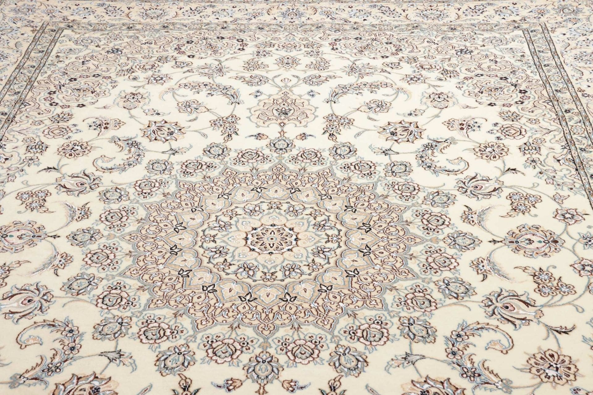 Nain Perserteppich 249 × 360 cm aus Wolle, handgeknüpft