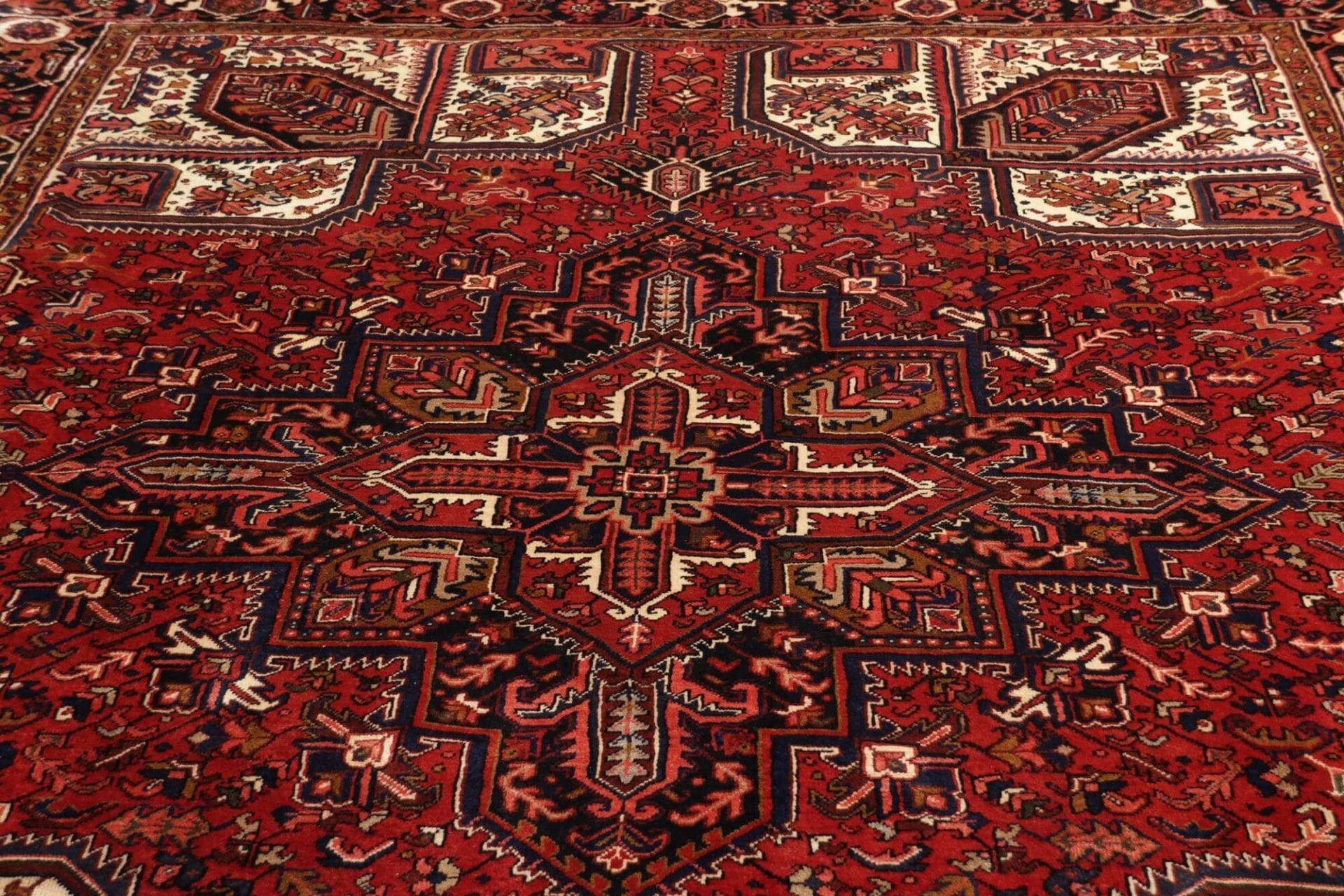 Heriz Perserteppich 263 × 336 cm aus Wolle, handgeknüpft