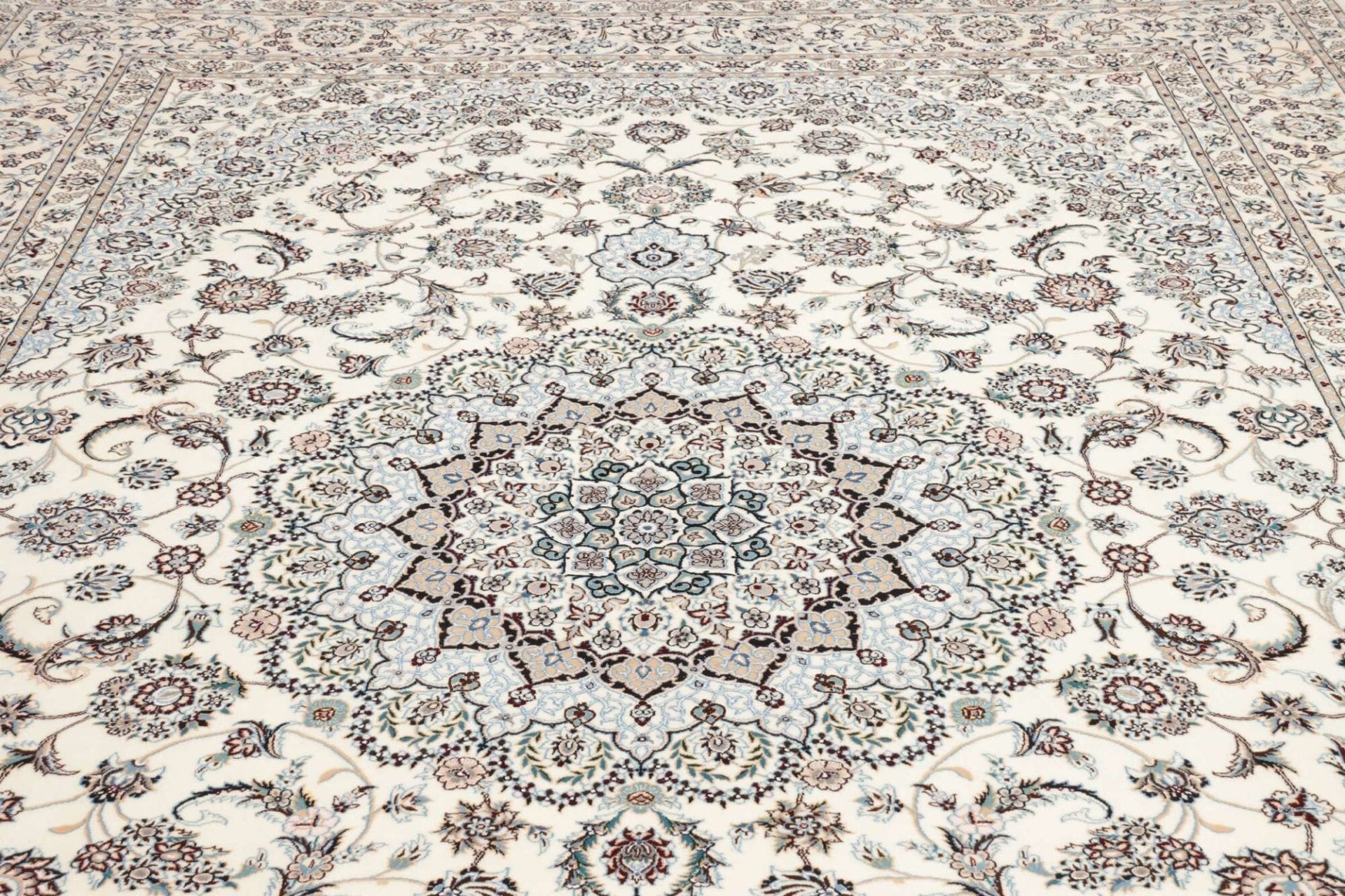 Handgeknüpfter Nain Perserteppich 259 × 369 cm