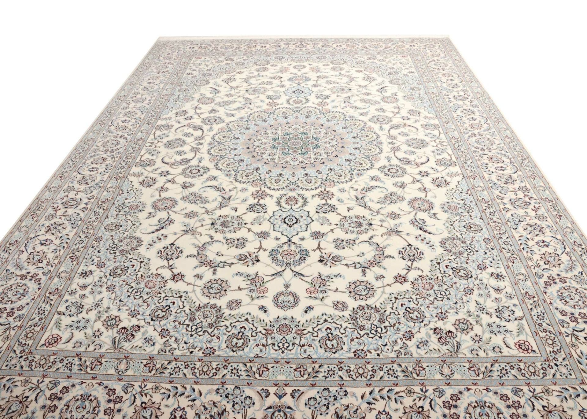 Nain Perserteppich aus Iran, 259 × 372 cm
