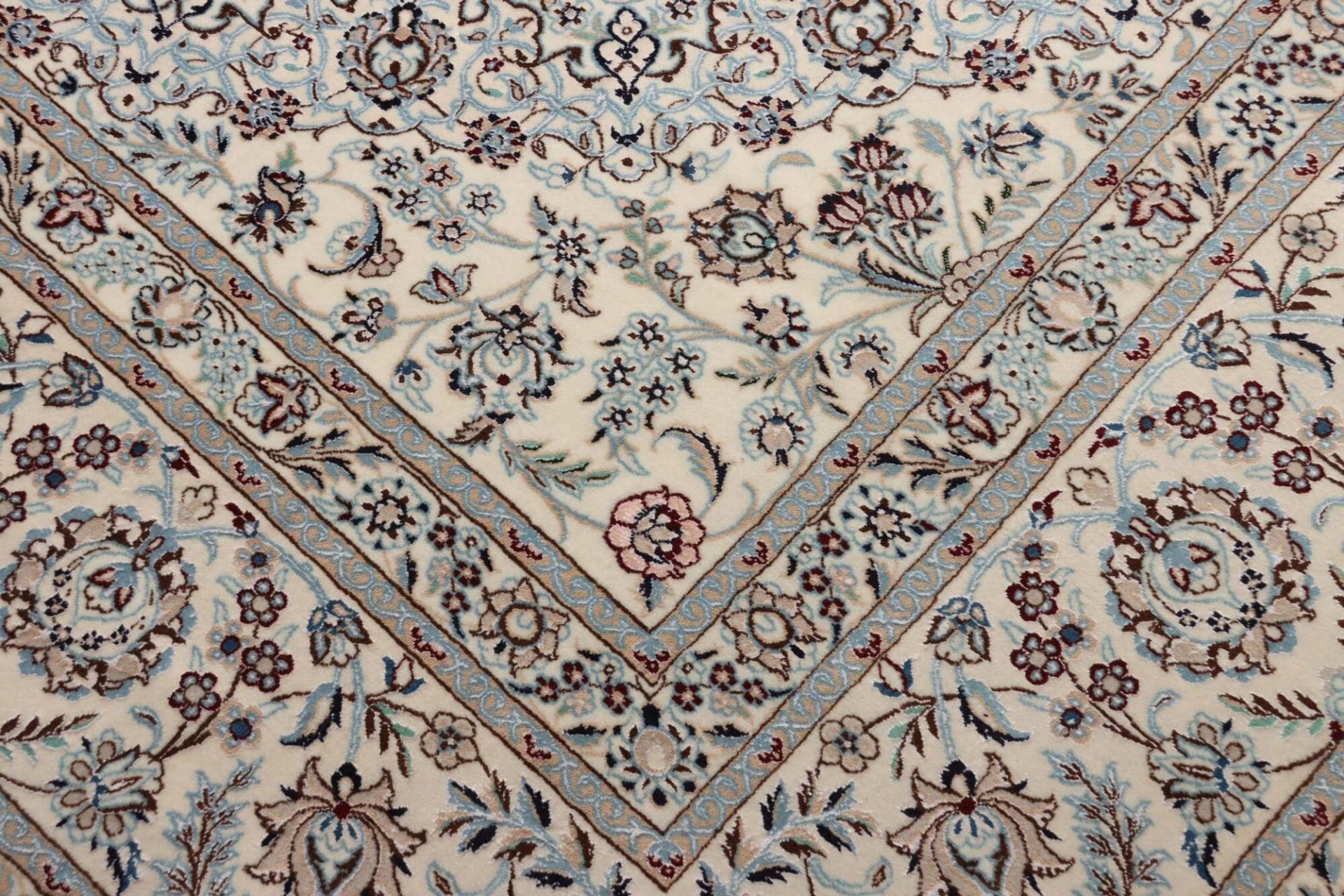 Nain Perserteppich aus Iran, 259 × 372 cm