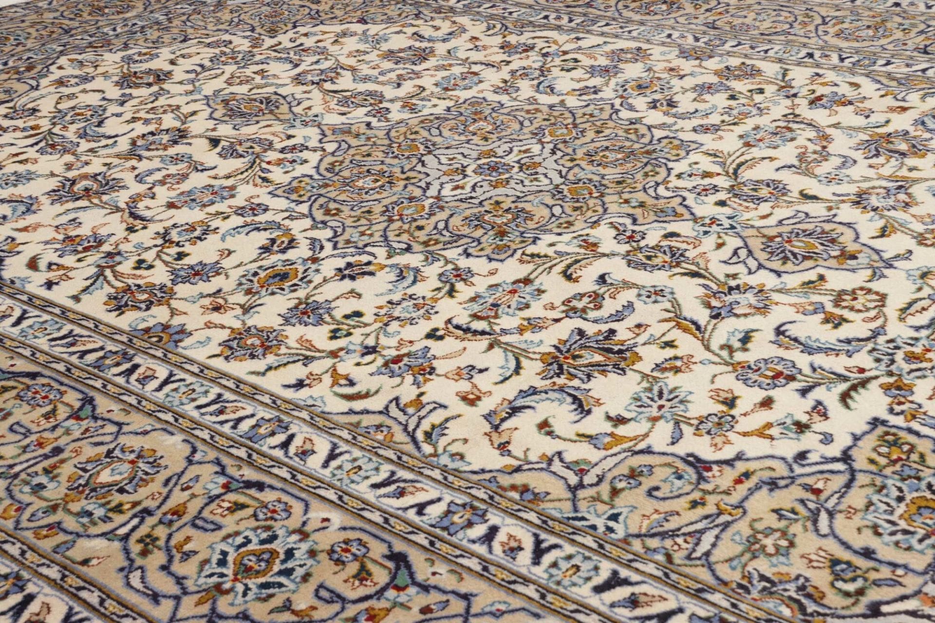 Kashan Perserteppich aus Iran, 260 × 363 cm