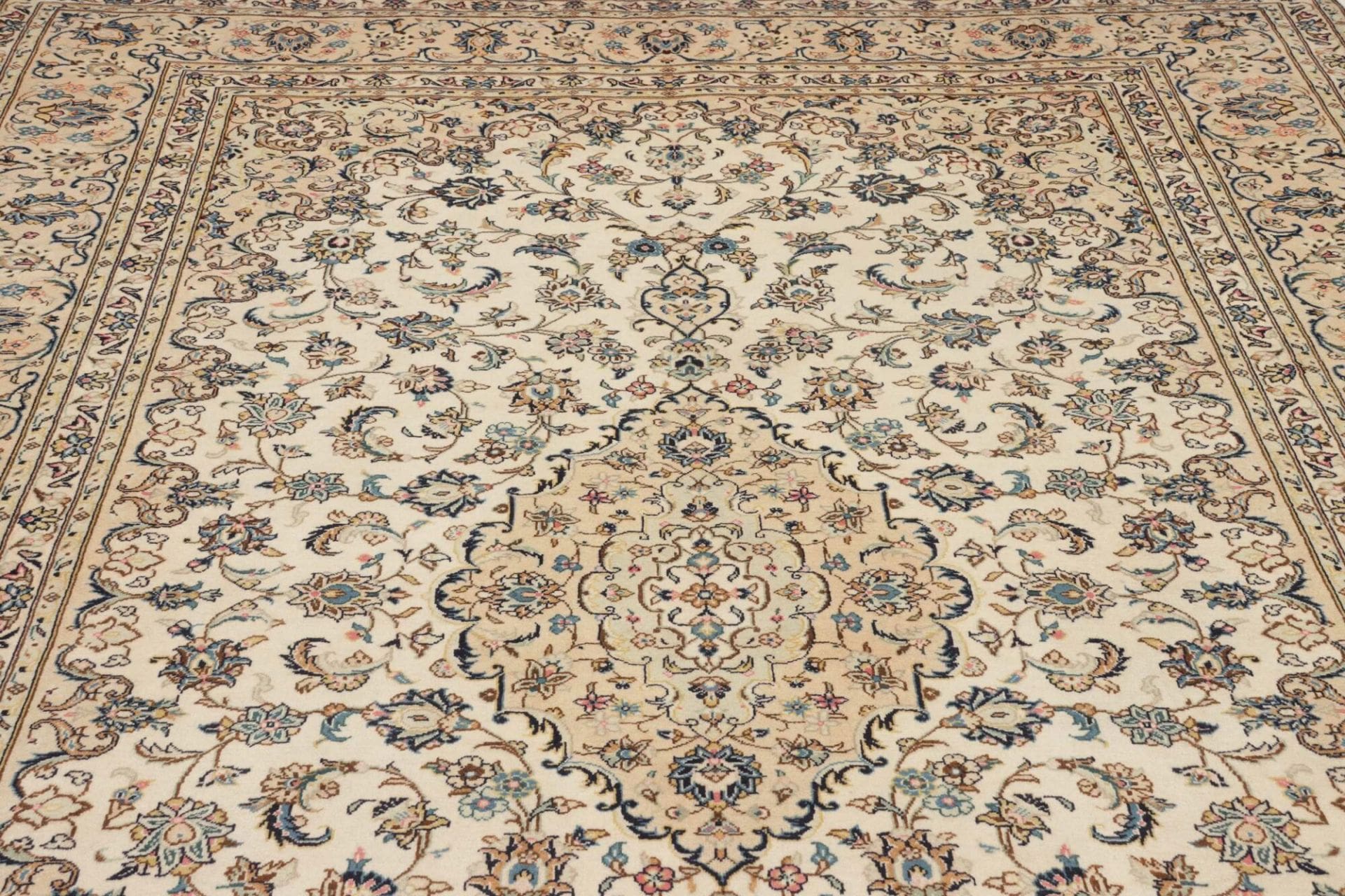 Kashan Perserteppich aus Iran, 243 × 340 cm