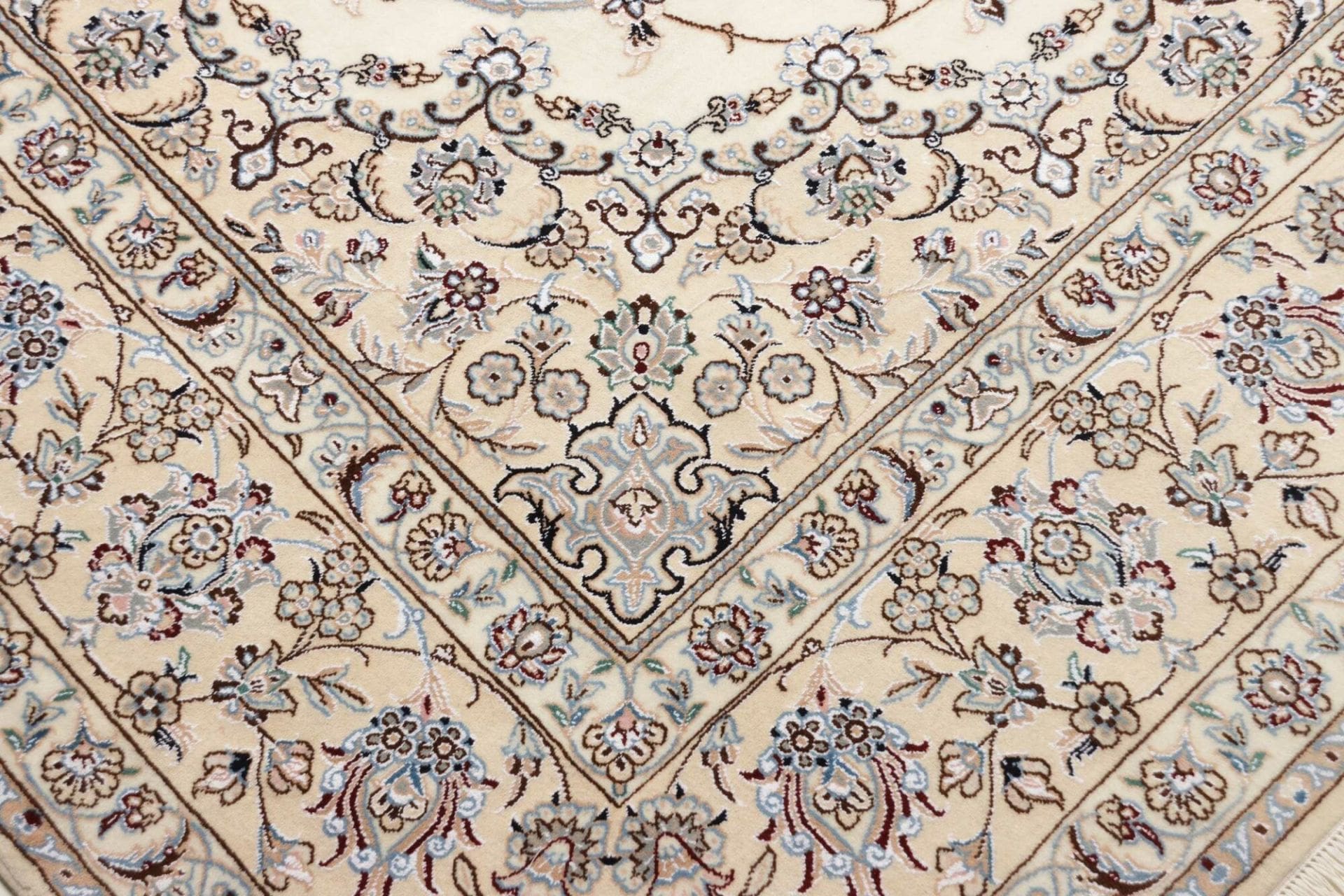 Nain Perserteppich aus Iran, 250 × 350 cm