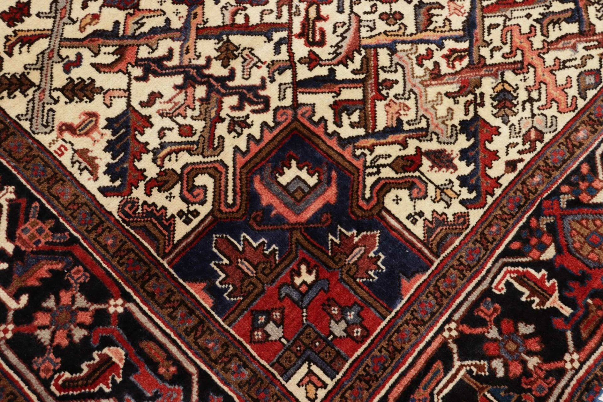 Handgeknüpfter Heriz Perserteppich 259 × 337 cm