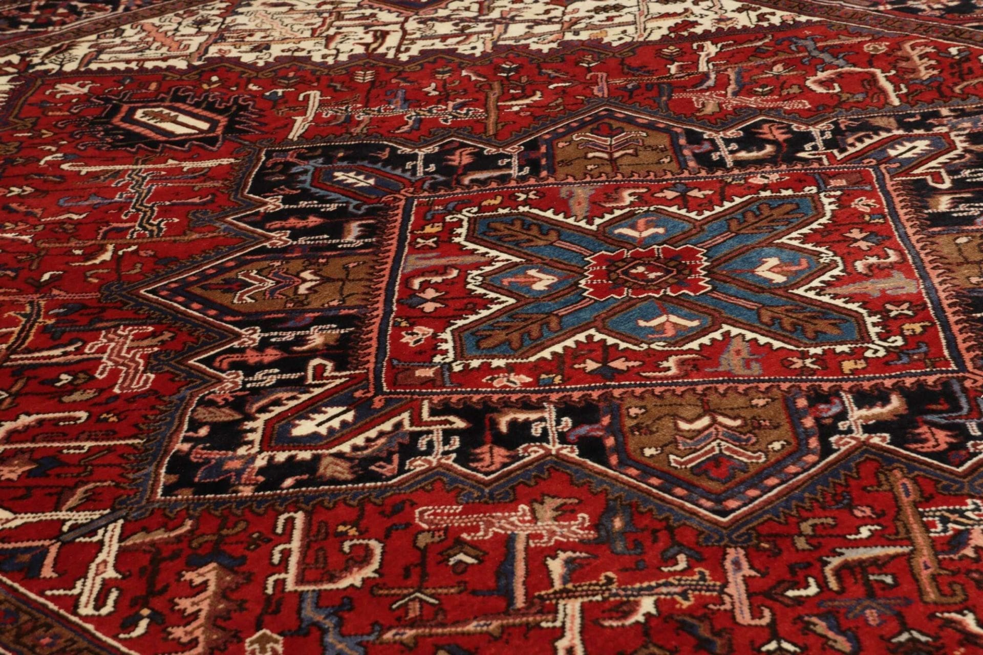Handgeknüpfter Heriz Perserteppich 259 × 337 cm