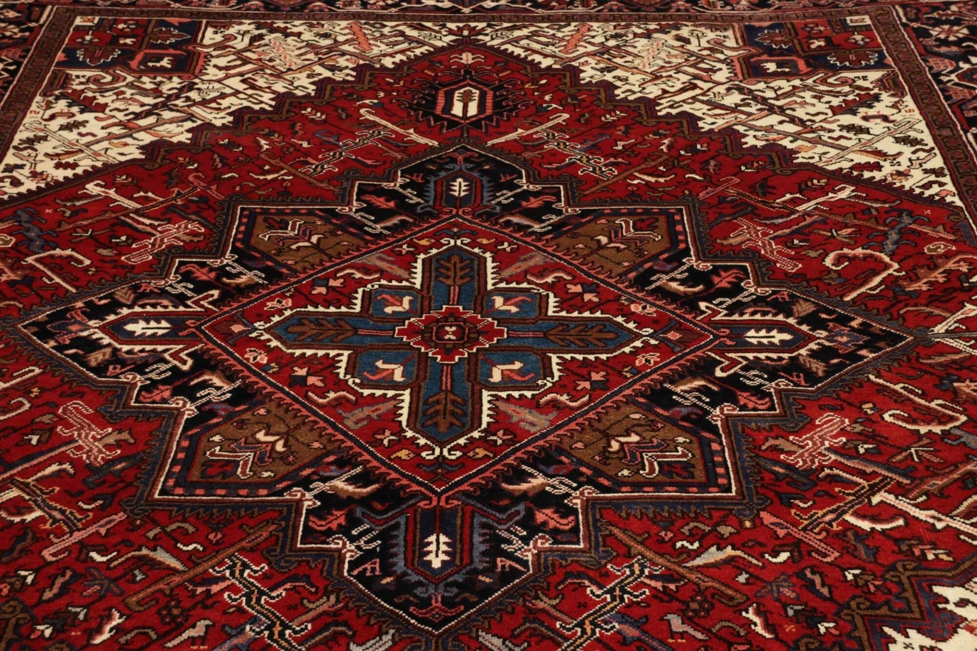 Handgeknüpfter Heriz Perserteppich 259 × 337 cm