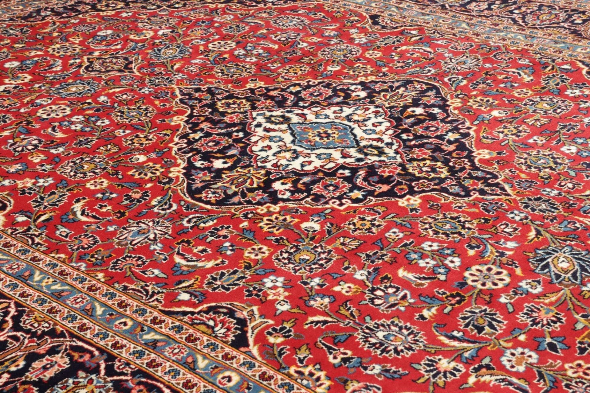 Handgeknüpfter Kashan Perserteppich, 253 × 368 cm, Wolle