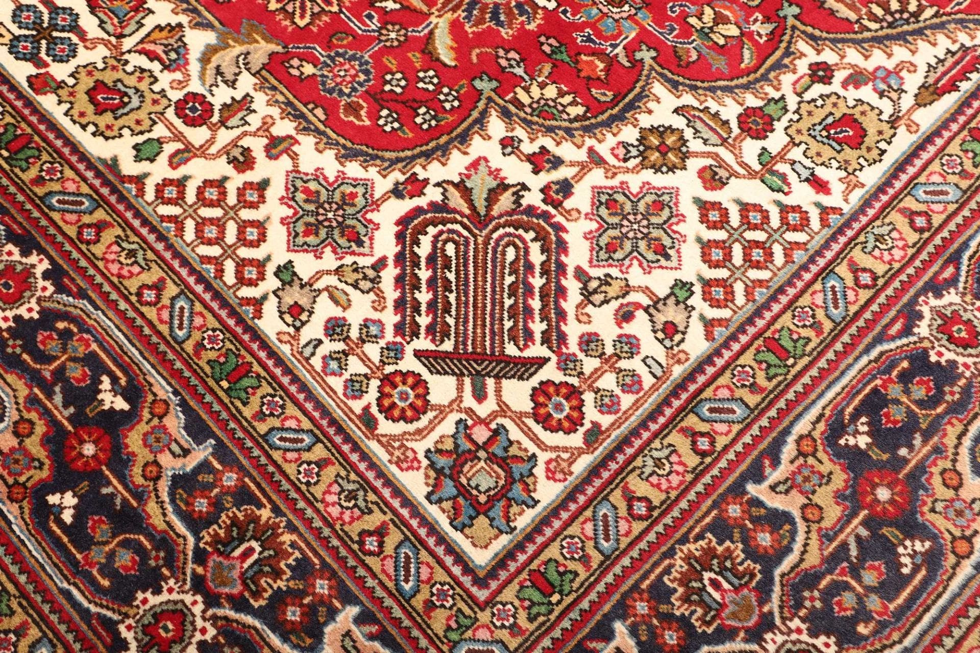 Täbriz Perserteppich aus Iran, 250 × 358 cm