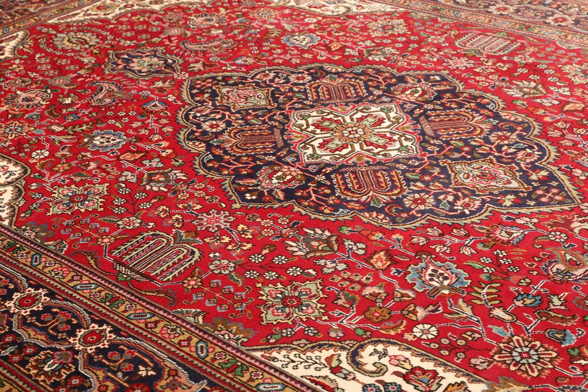 Täbriz Perserteppich aus Iran, 250 × 358 cm