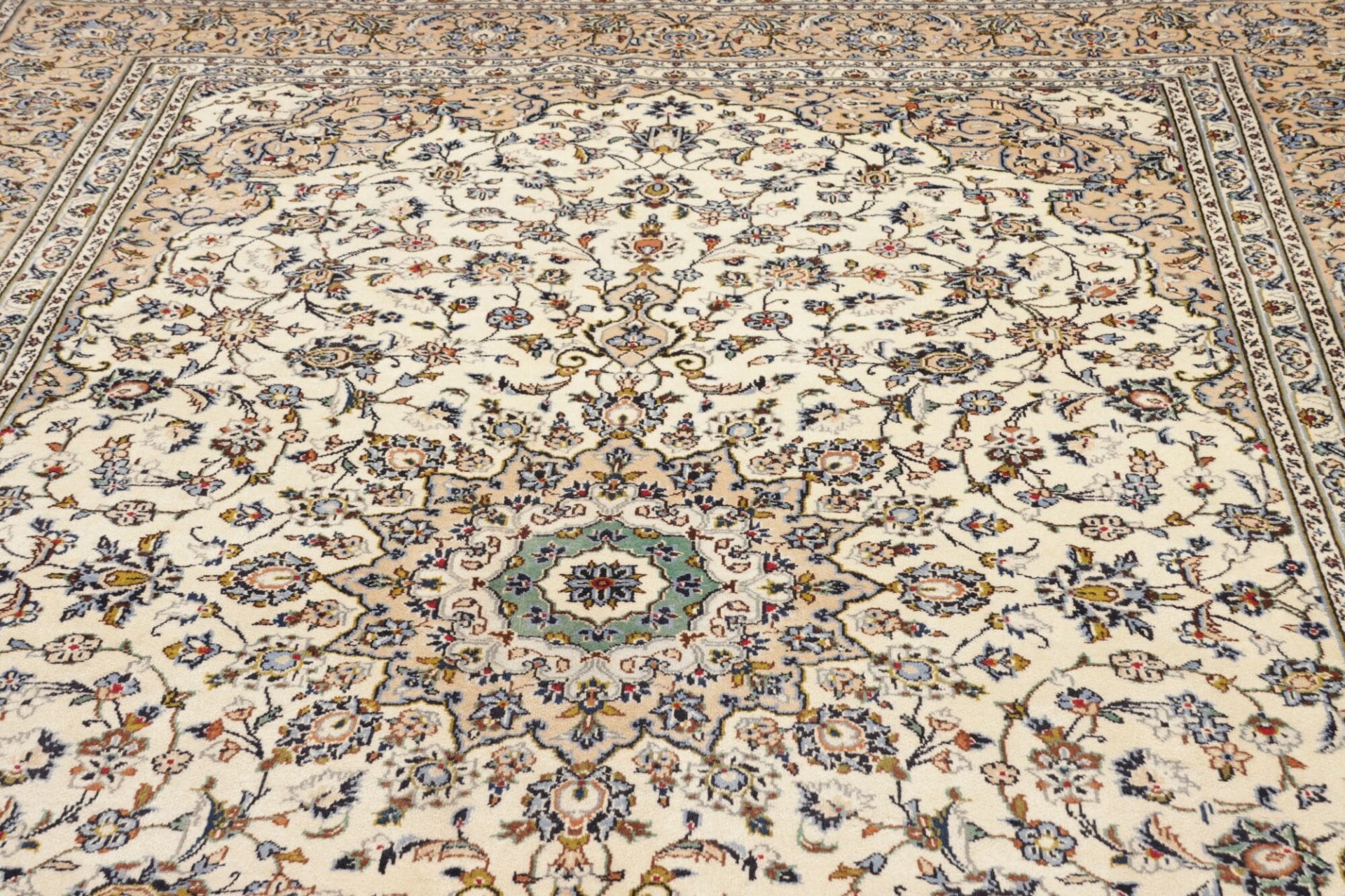 Kashan Perserteppich aus Iran, 240 × 345 cm