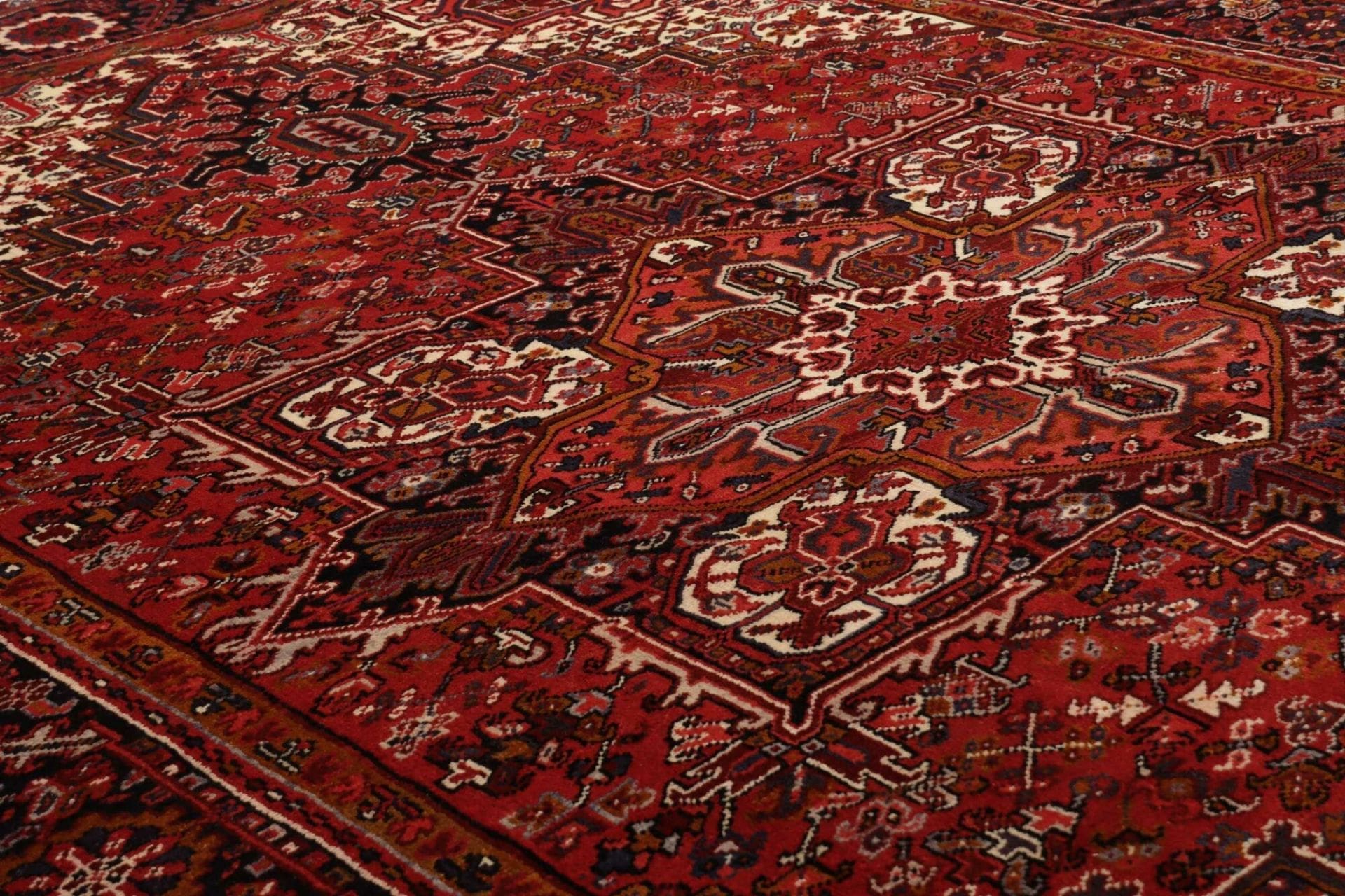 Heriz Perserteppich aus Iran, 255 × 367 cm