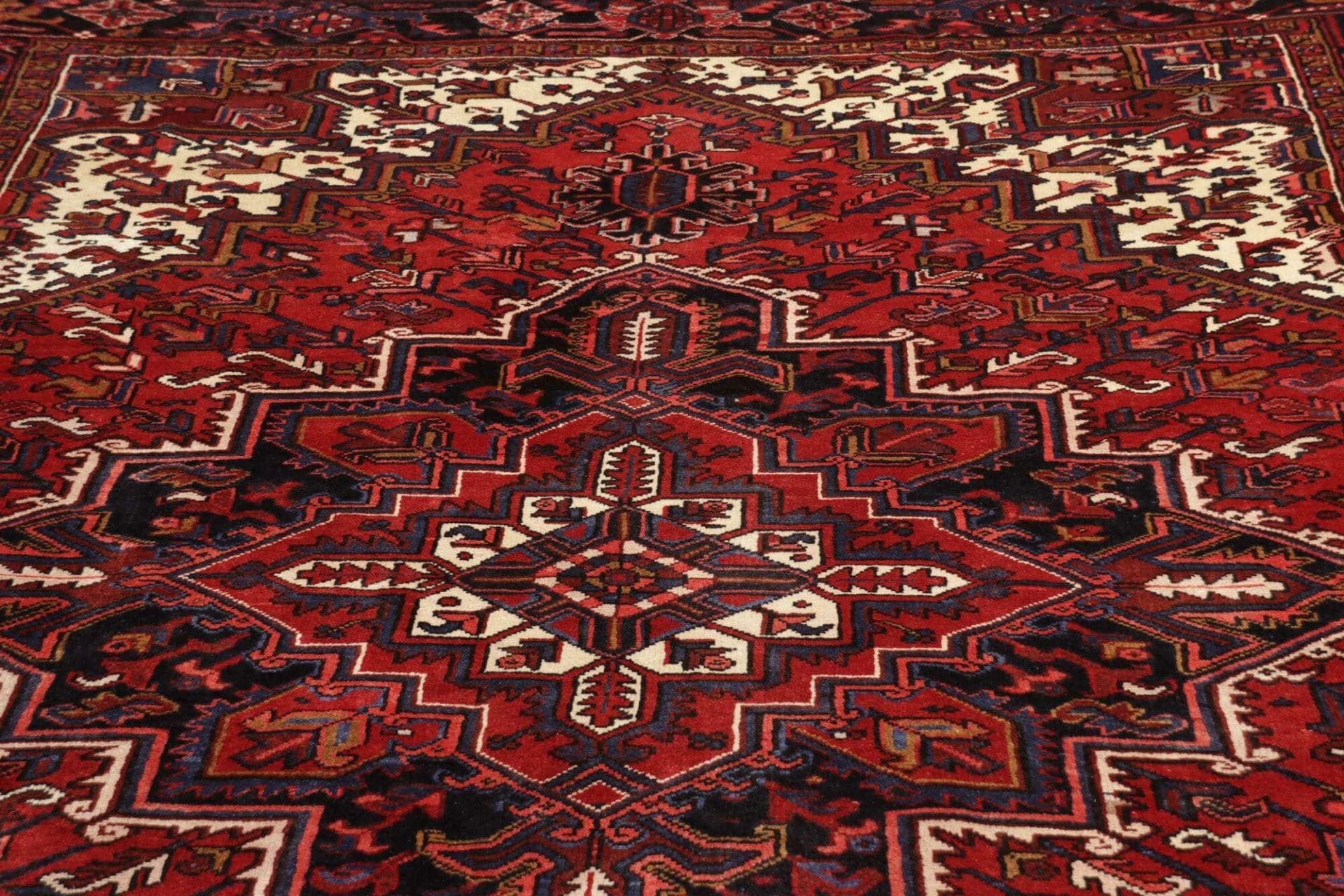 Handgeknüpfter Heriz Perserteppich 240 × 332 cm