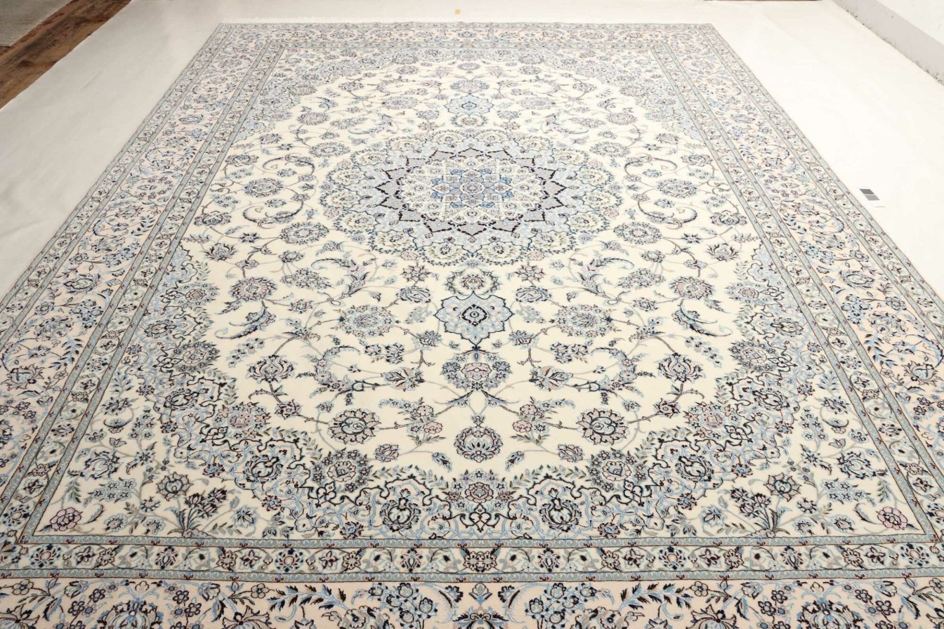 Nain Perserteppich aus Iran, 265 × 369 cm