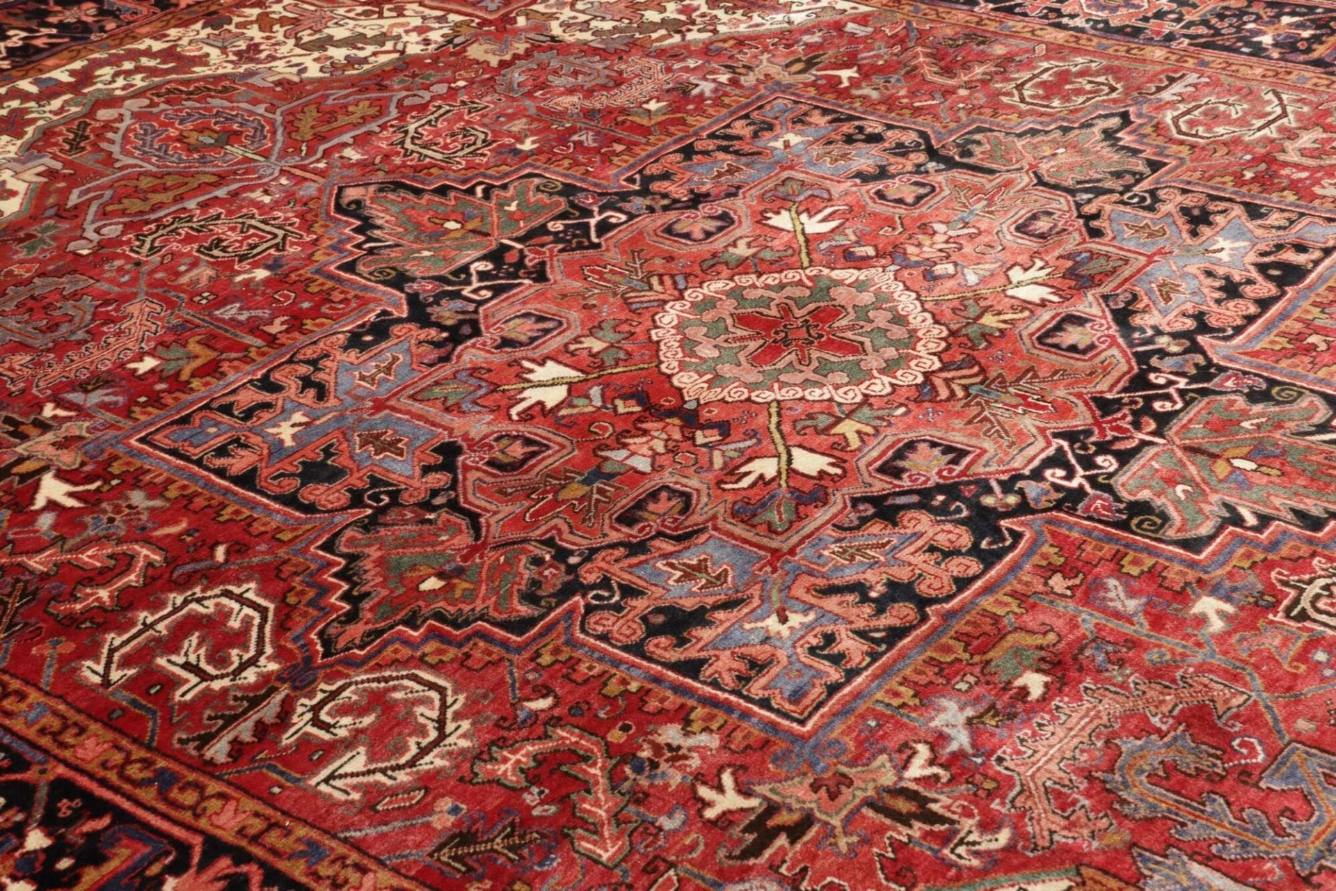 Heriz Perserteppich 263 × 345 cm aus Wolle, handgeknüpft