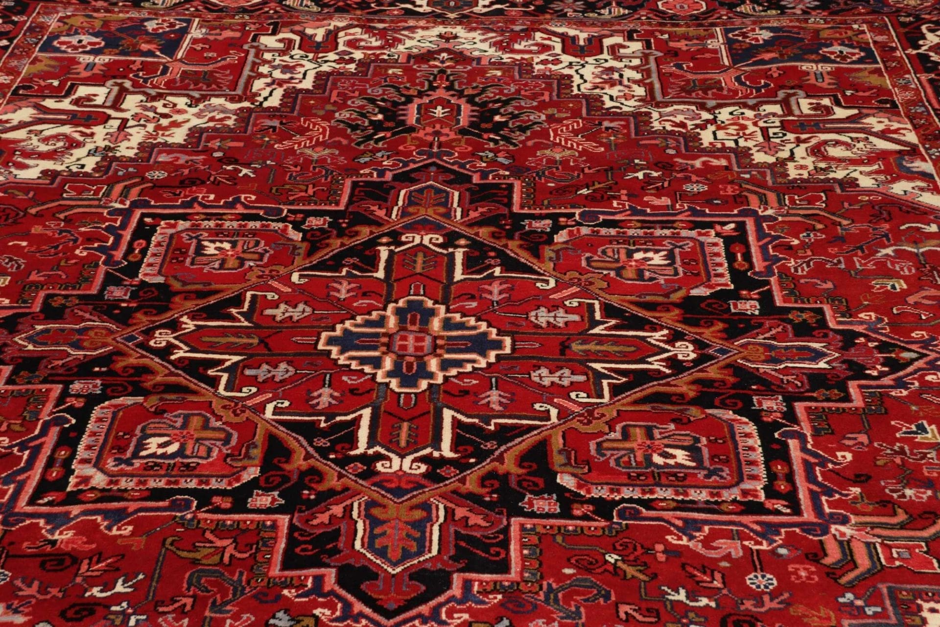 Heriz Perserteppich 263 × 346 cm aus Wolle, handgeknüpft