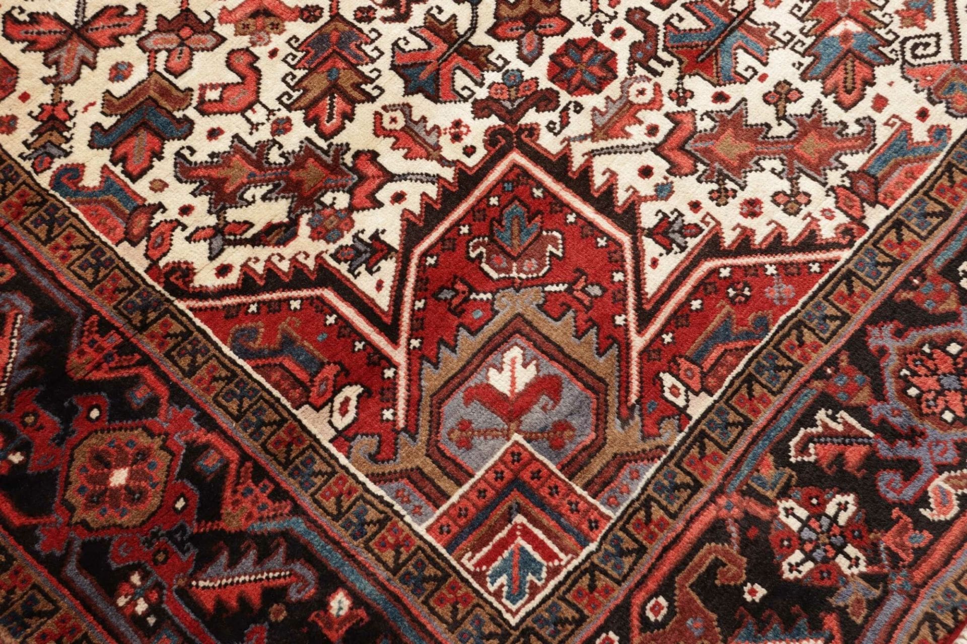Handgeknüpfter Heriz Perserteppich 260 × 330 cm