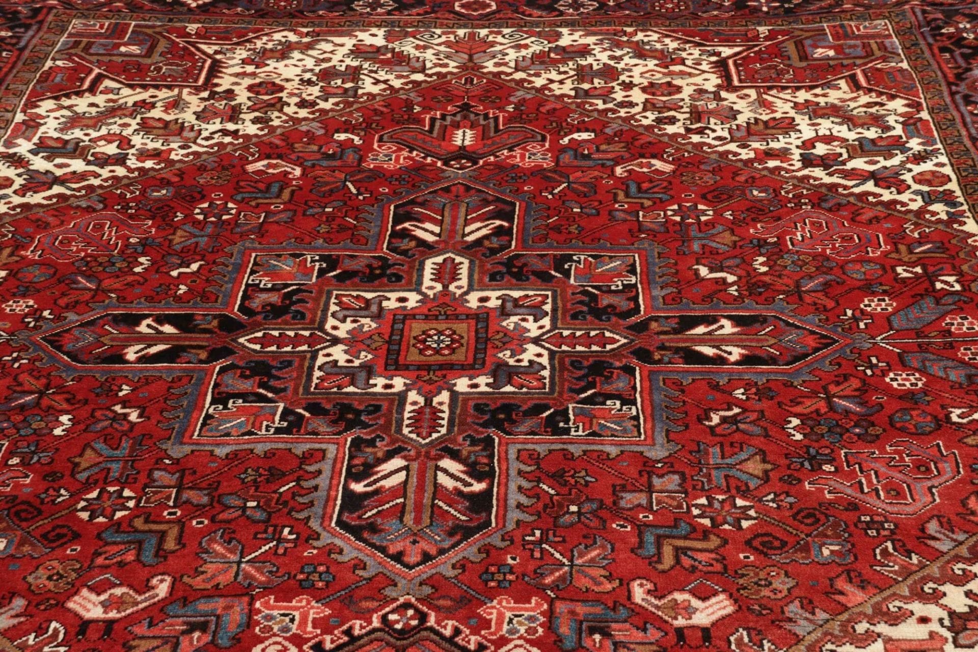 Handgeknüpfter Heriz Perserteppich 260 × 330 cm