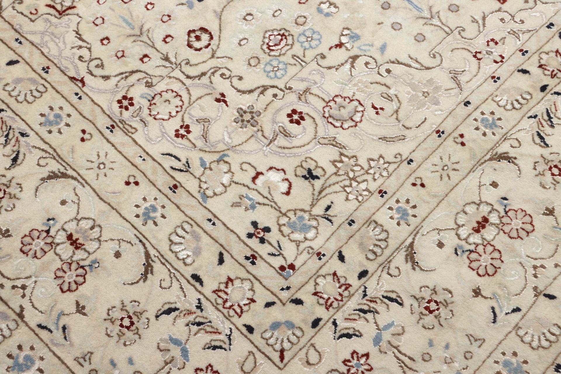 Handgeknüpfter Nain Perserteppich 258 × 345 cm