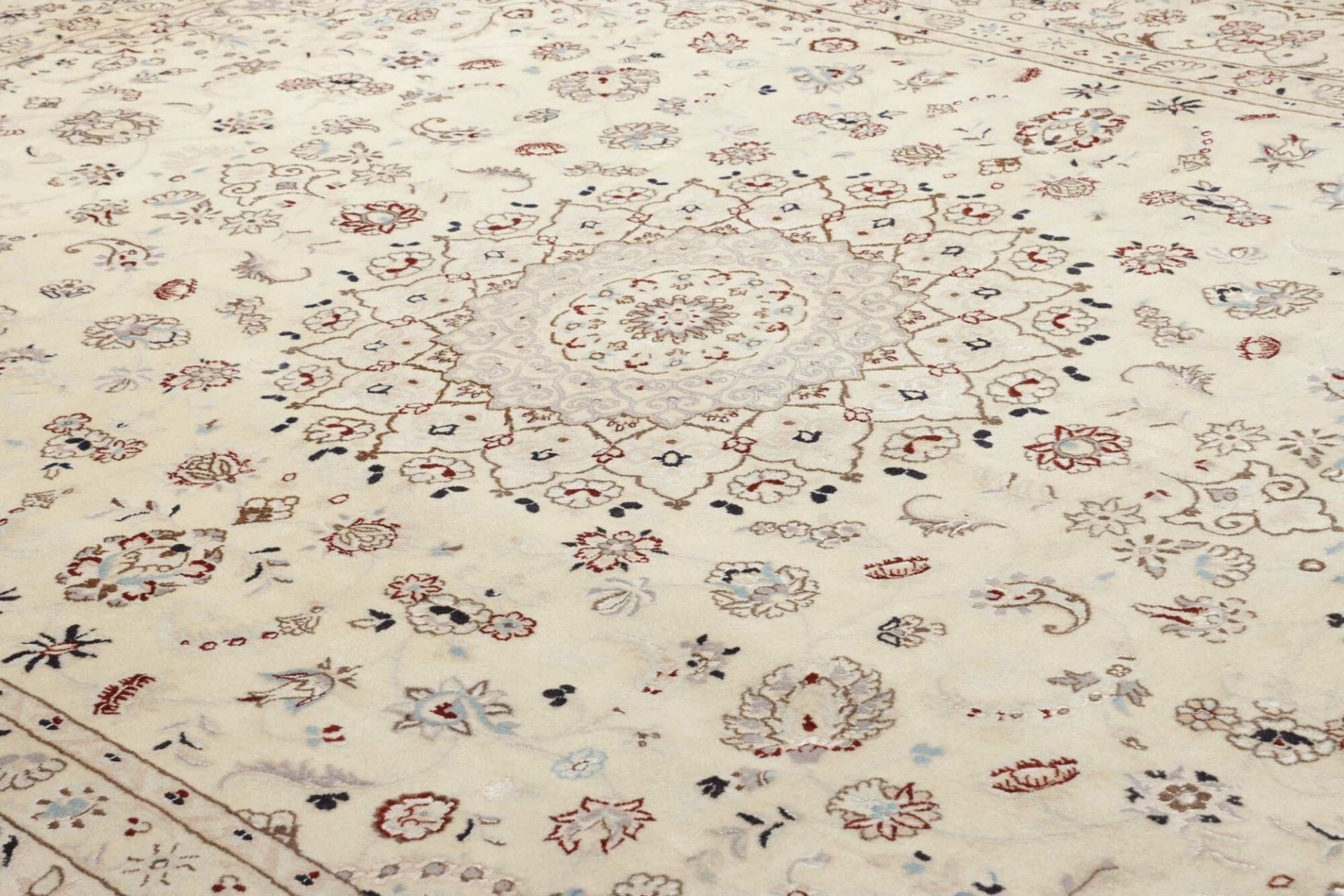 Handgeknüpfter Nain Perserteppich 258 × 345 cm