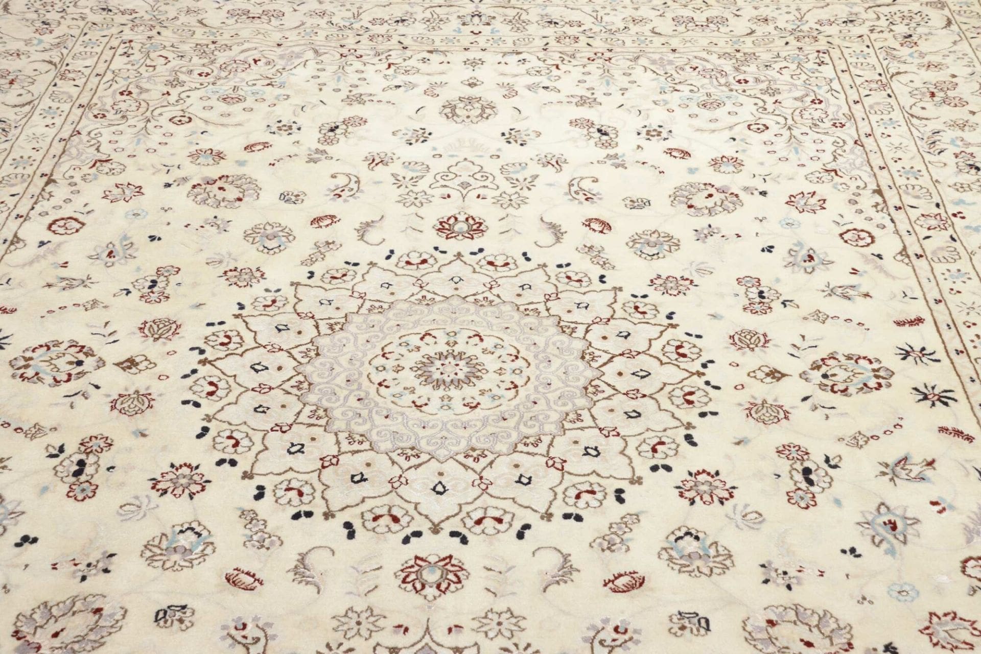 Handgeknüpfter Nain Perserteppich 258 × 345 cm