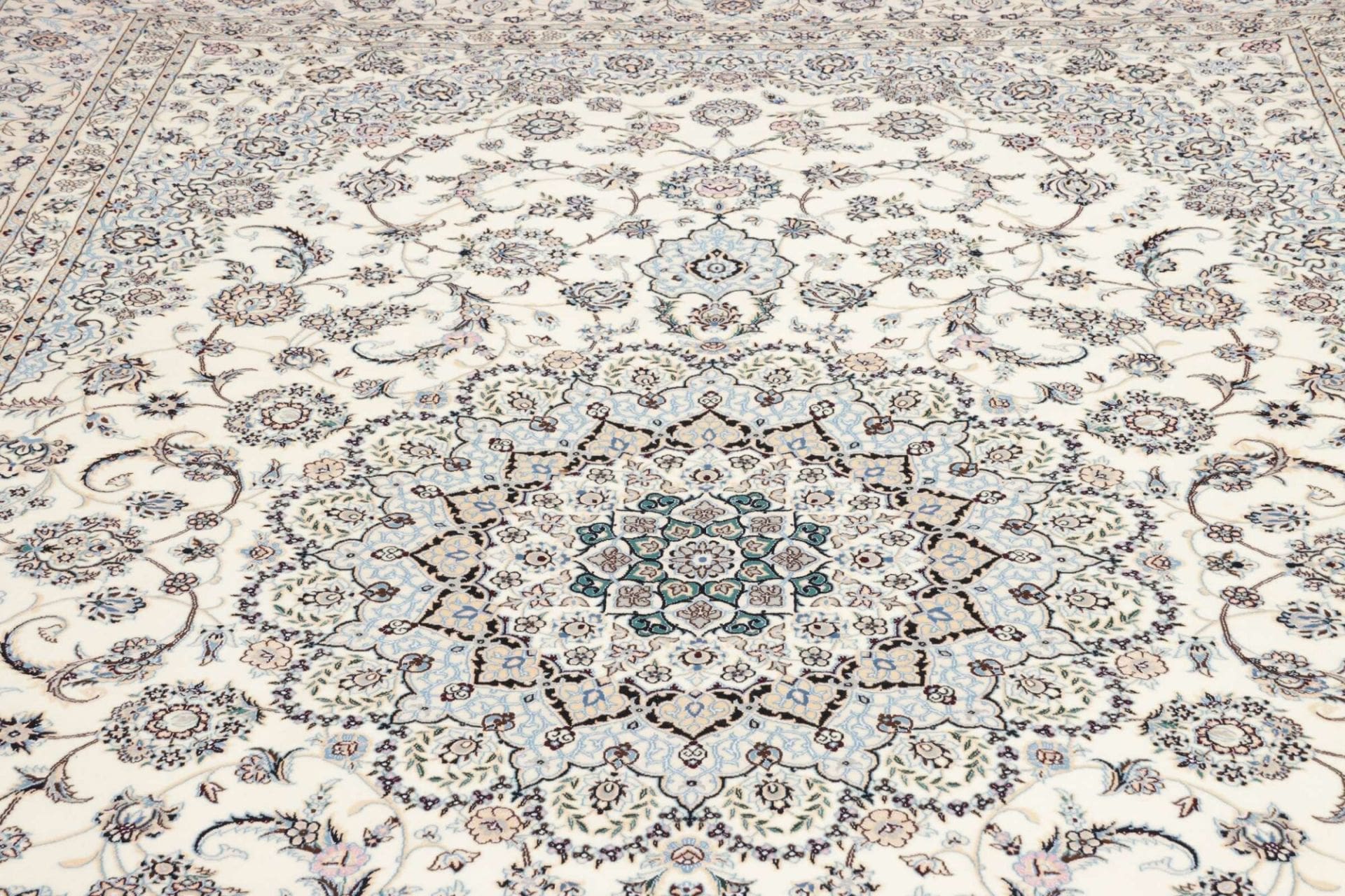 Handgeknüpfter Nain Perserteppich 255 × 356 cm