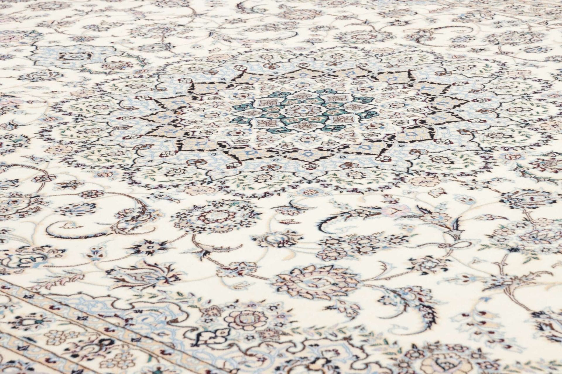 Handgeknüpfter Nain Perserteppich 255 × 356 cm