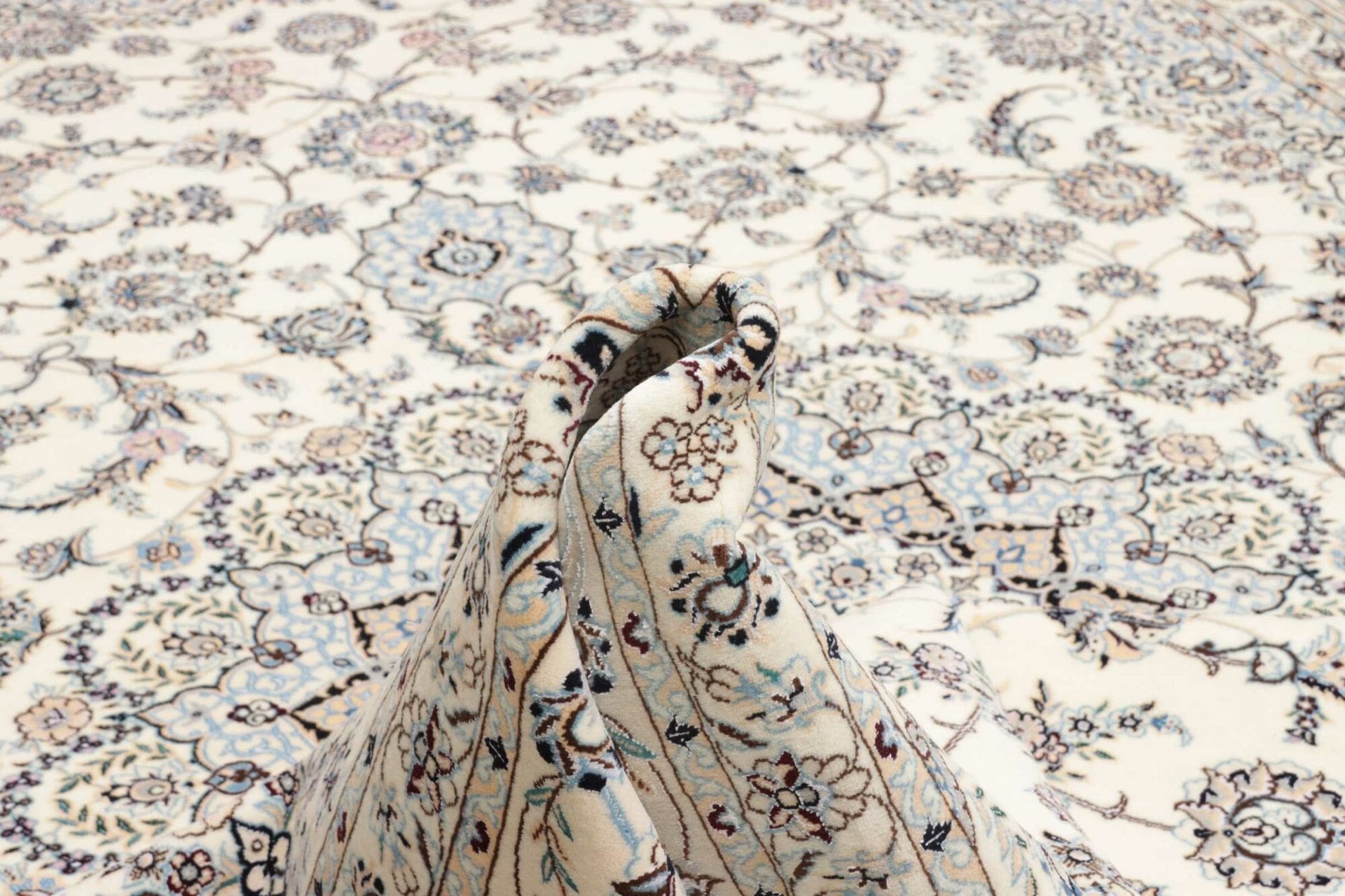 Handgeknüpfter Nain Perserteppich 255 × 356 cm