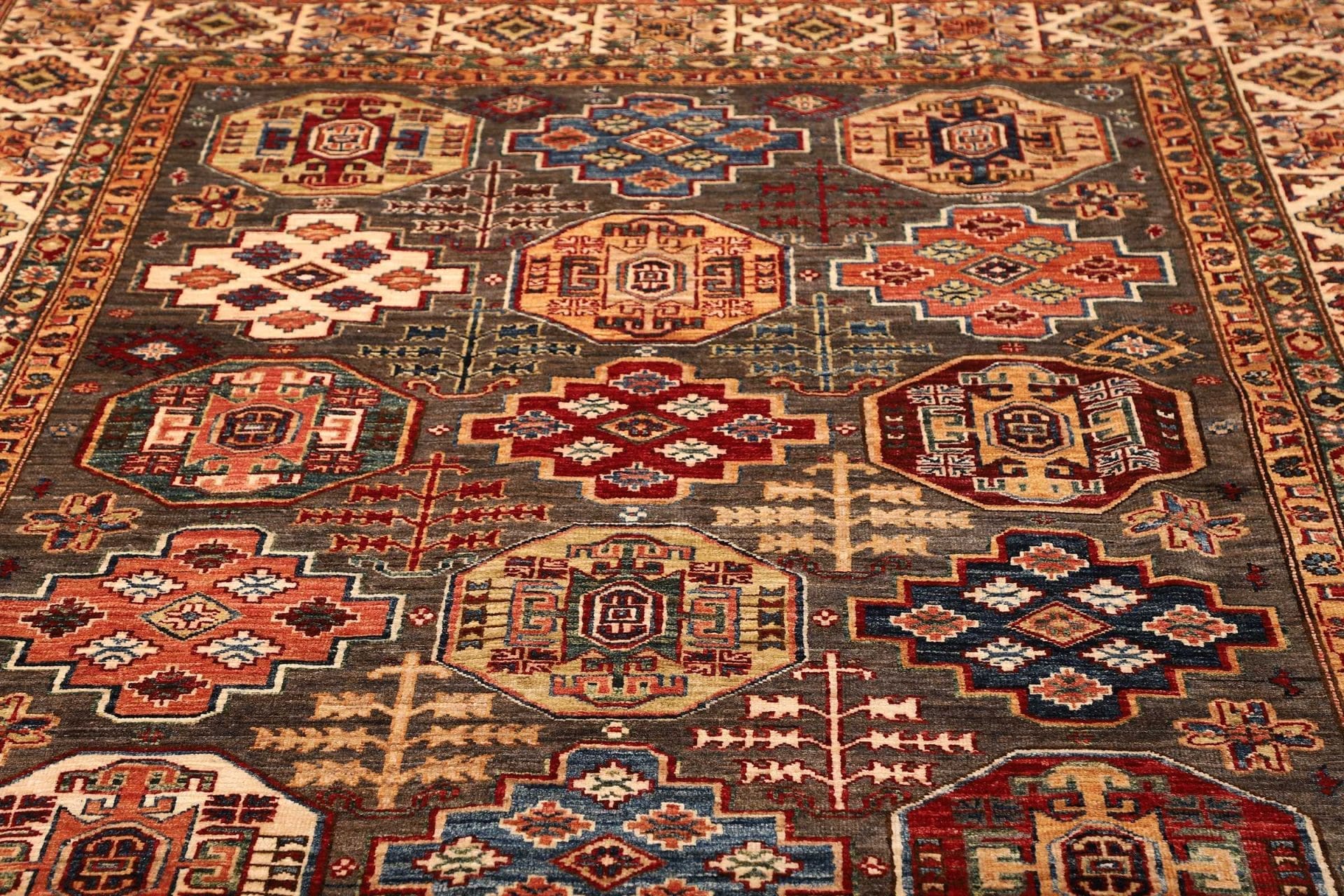 Kazak Orientteppich aus Pakistan, 205 × 300 cm